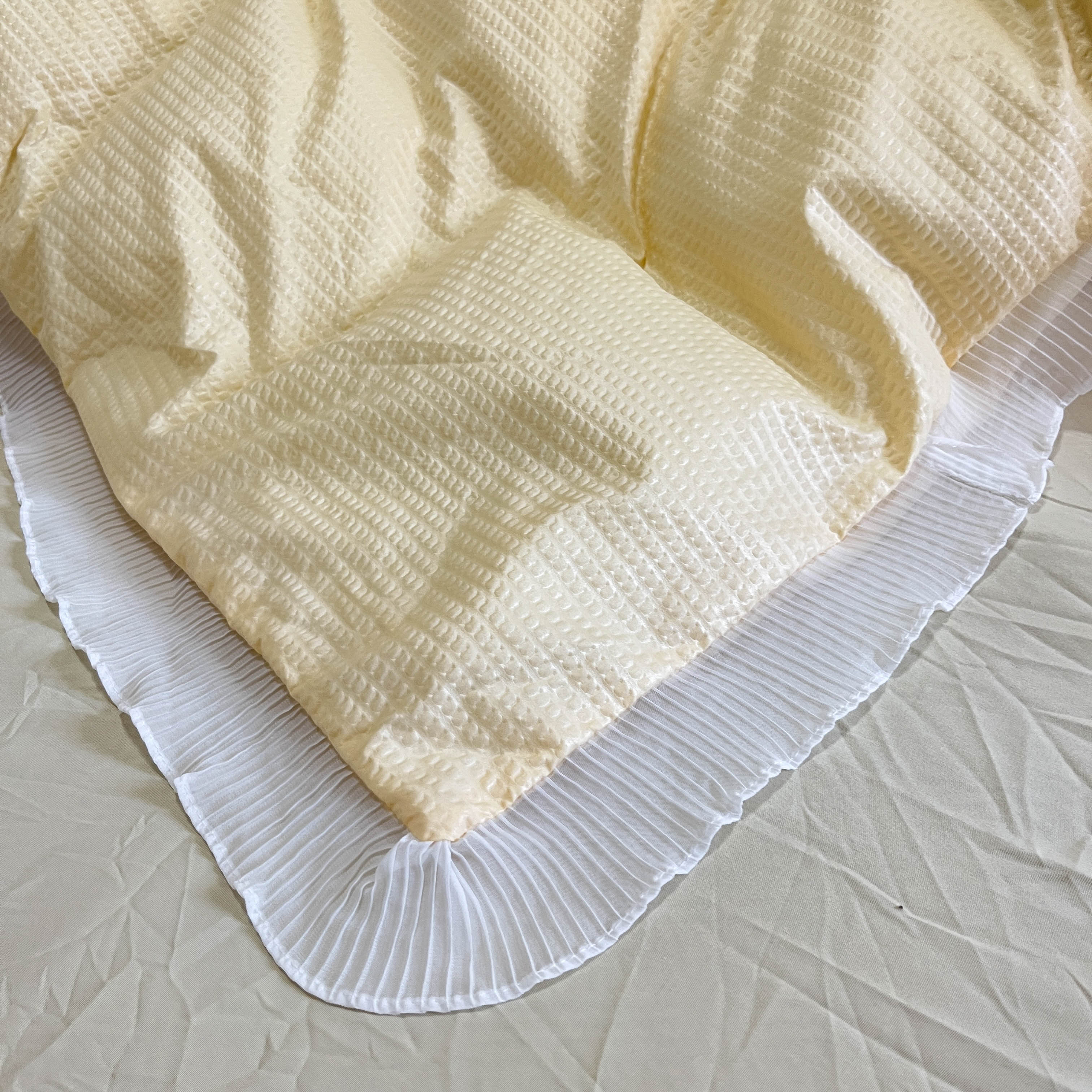 91家纺网 家纺一手货源 找家纺 慕澄家纺 2022新款华夫格雪纺花边四件套 奶黄色