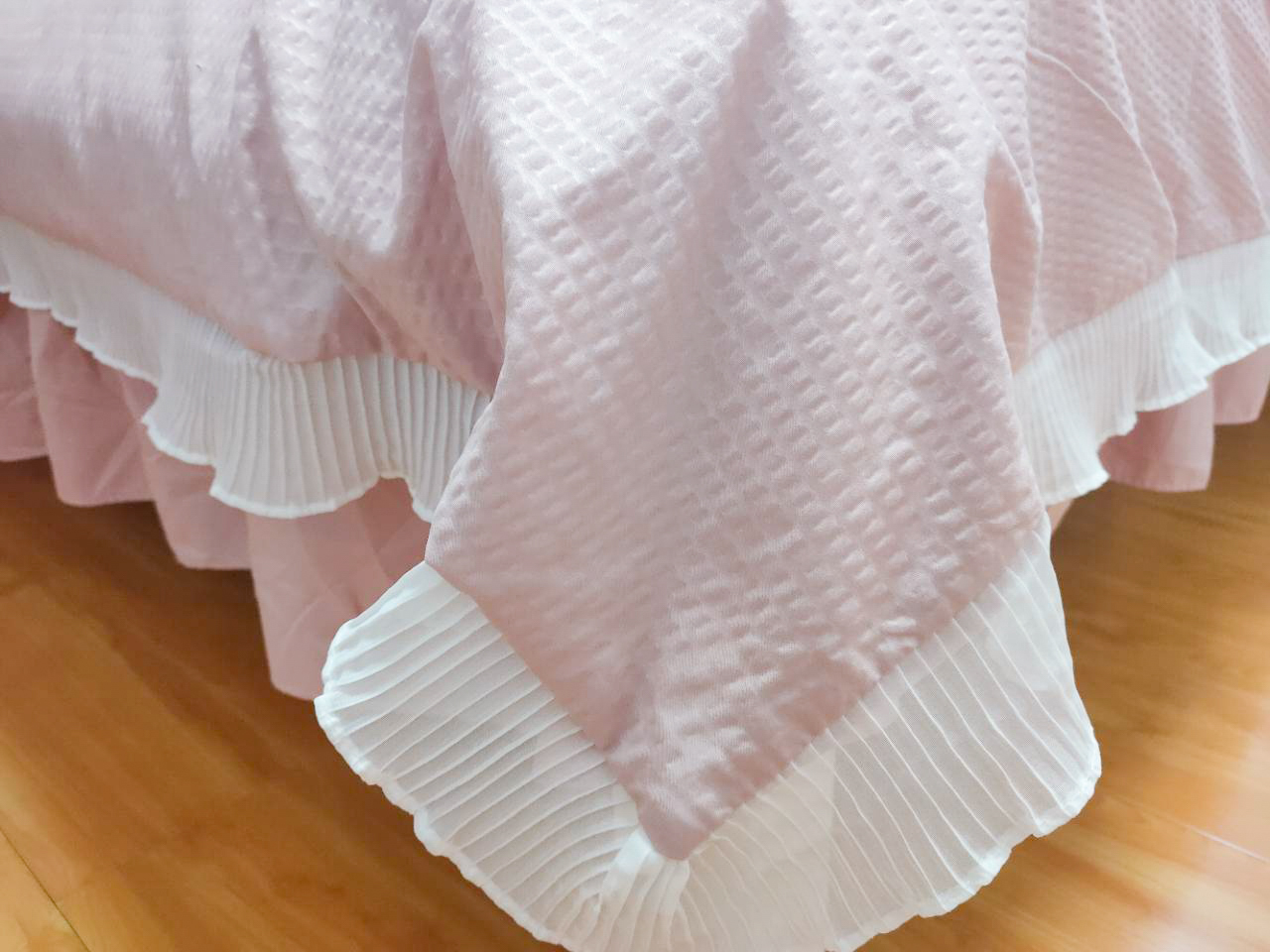 91家纺网 家纺一手货源 找家纺 慕澄家纺 2022新款华夫格雪纺花边四件套 浅豆沙