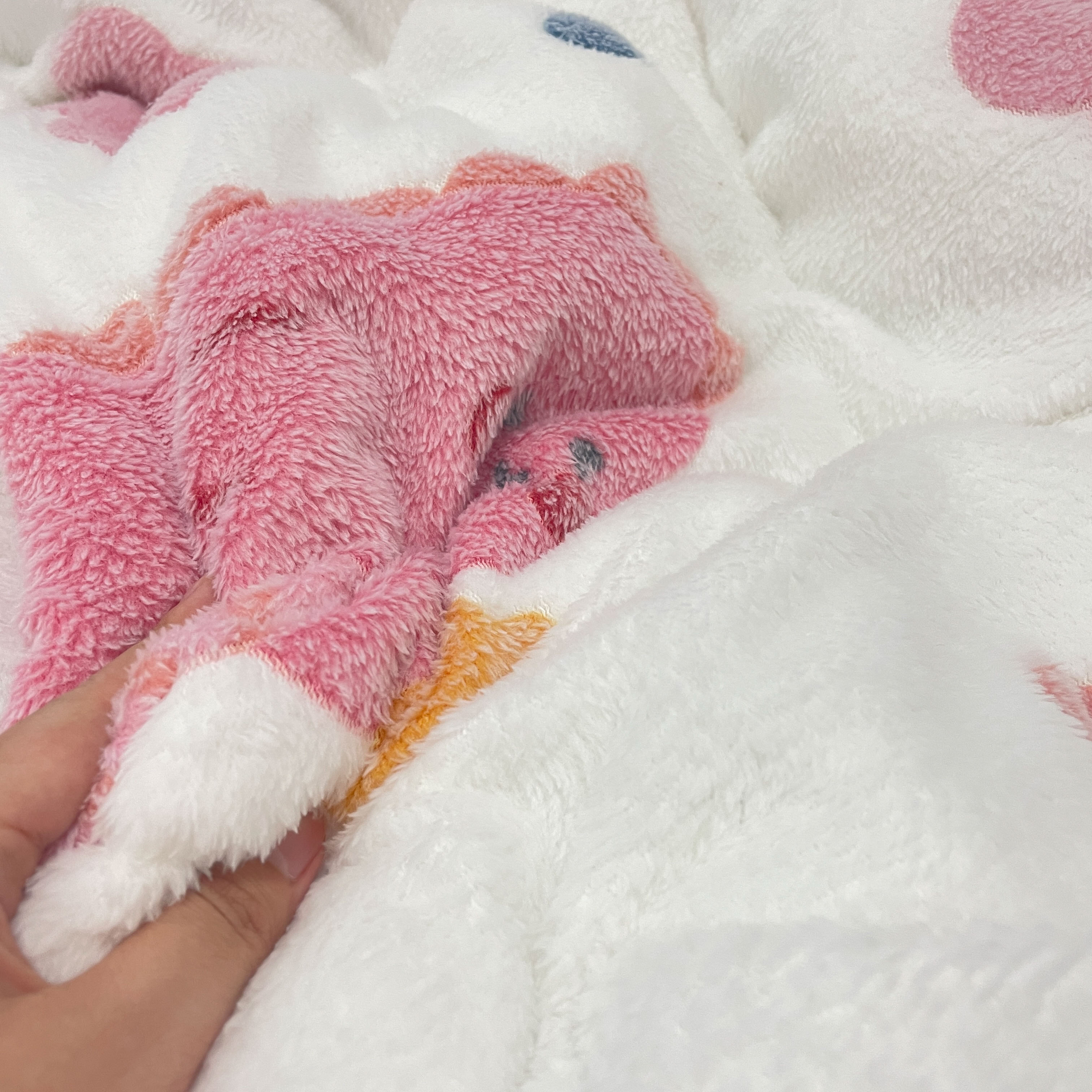 91家纺网 家纺一手货源 找家纺 川悦生活 2024新款立体雪花绒卡通四件套牛奶绒四件套 爱心恐龙