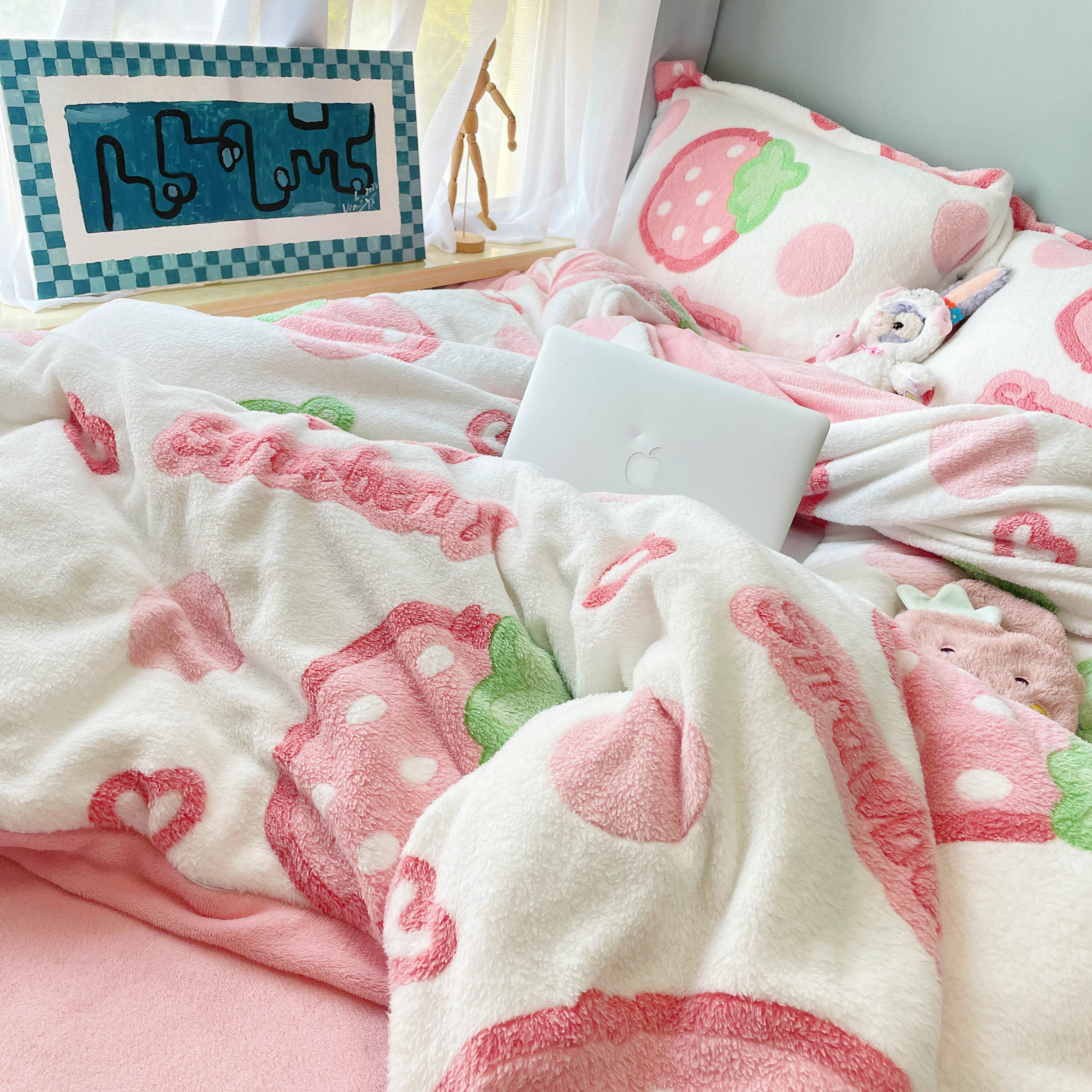 91家纺网 家纺一手货源 找家纺 川悦生活 2024新款立体雪花绒卡通四件套牛奶绒四件套 啵啵草莓