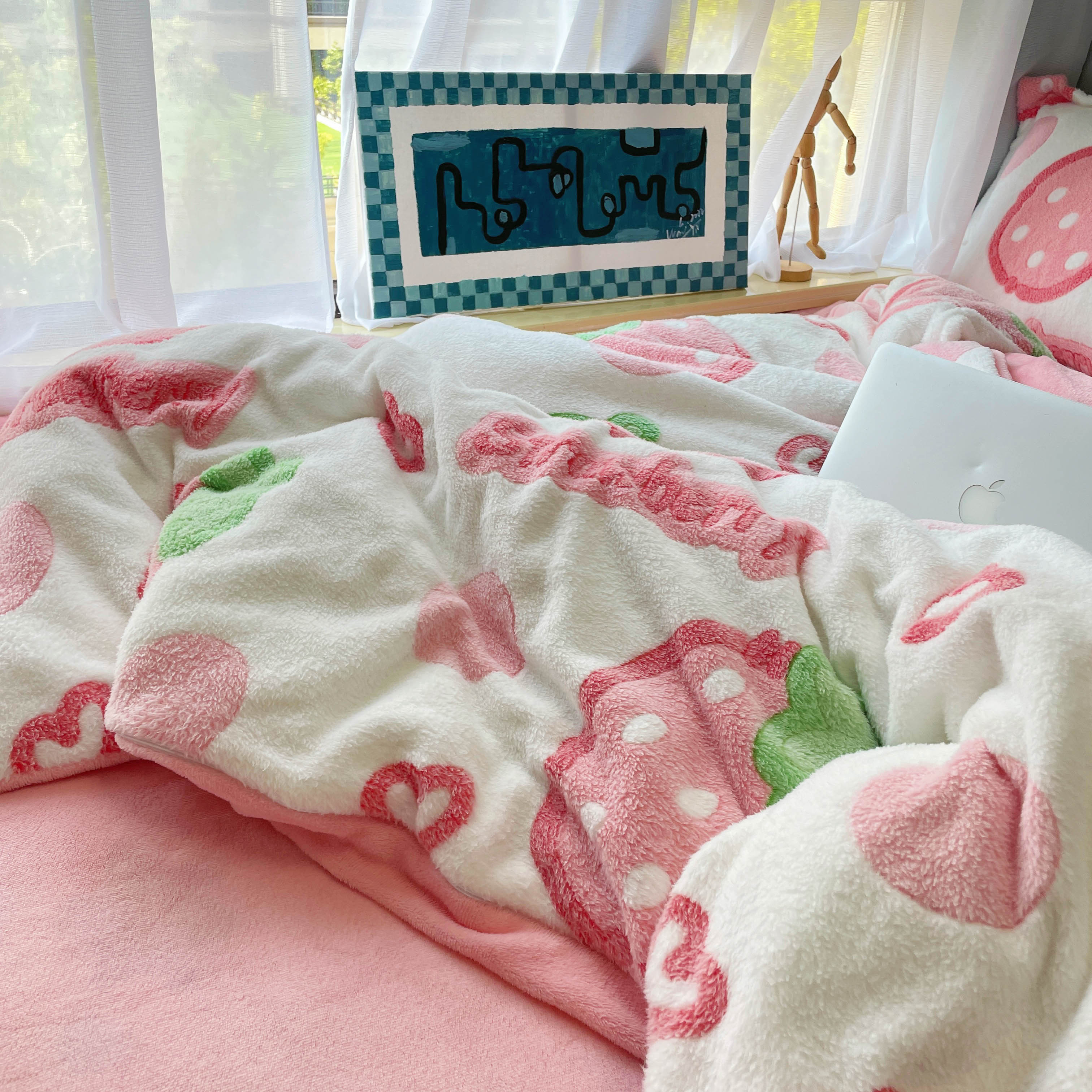 91家纺网 家纺一手货源 找家纺 川悦生活 2024新款立体雪花绒卡通四件套牛奶绒四件套 啵啵草莓