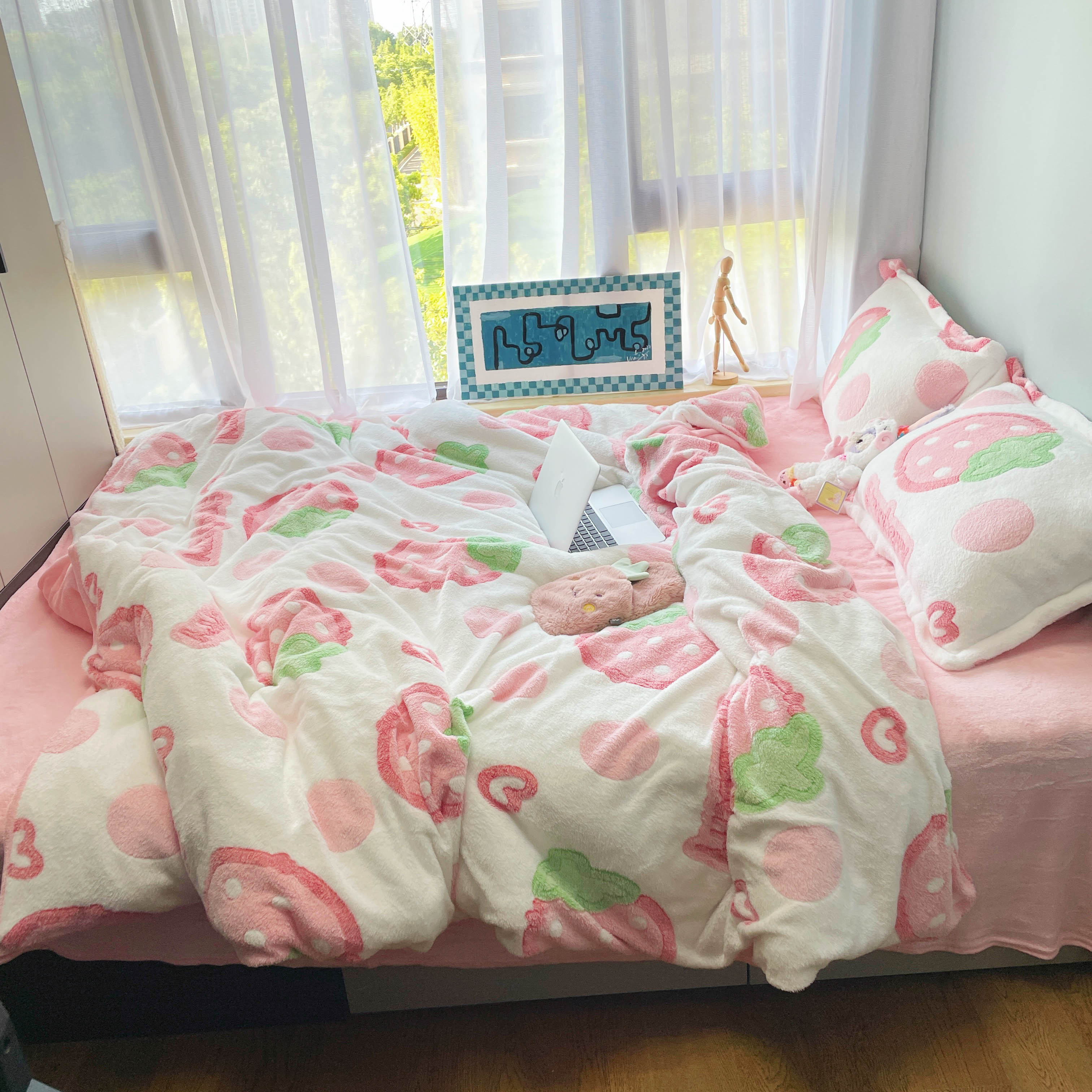 91家纺网 家纺一手货源 找家纺 川悦生活 2024新款立体雪花绒卡通四件套牛奶绒四件套 啵啵草莓
