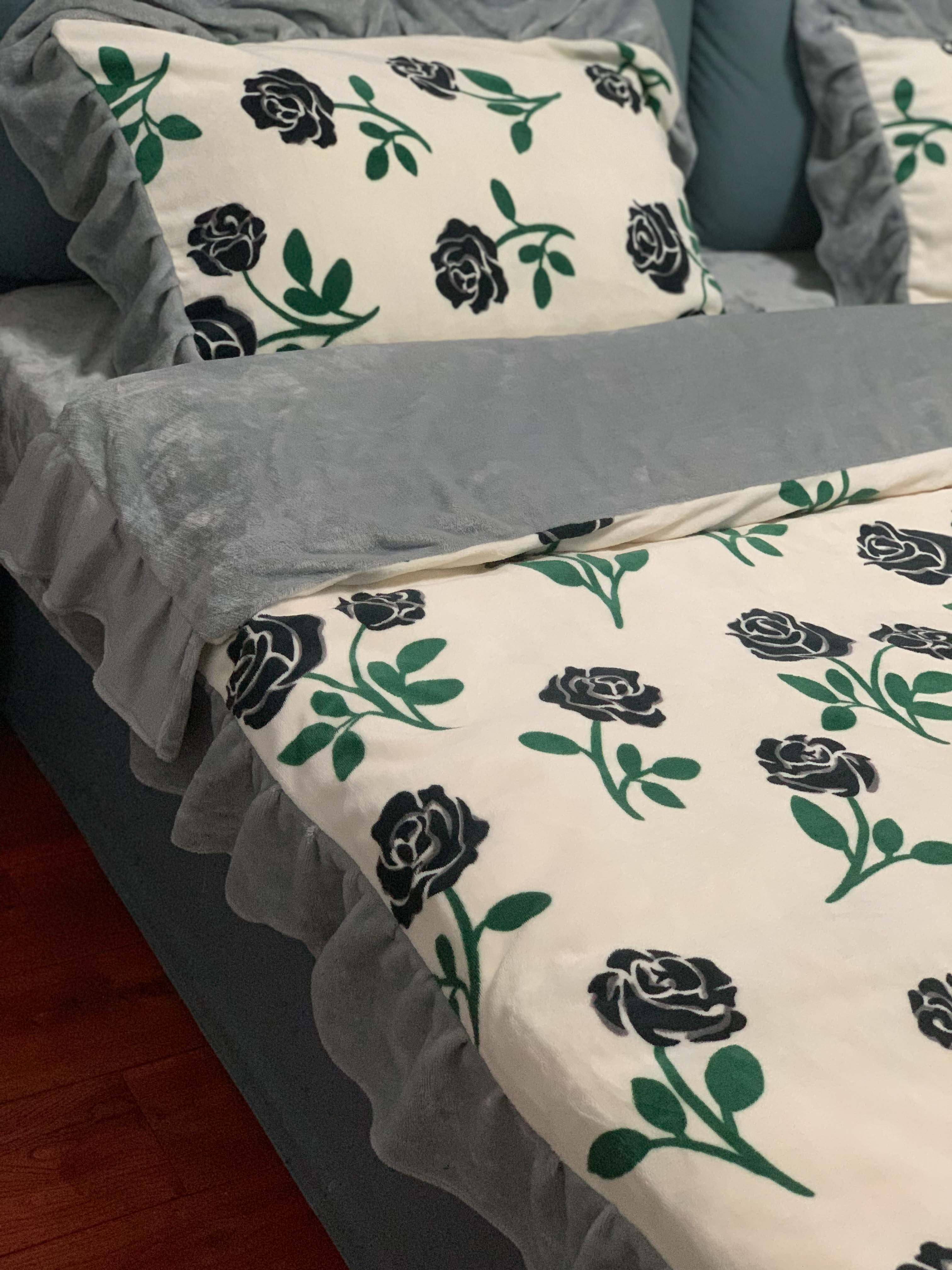 91家纺网 家纺一手货源 找家纺 花伞新款韩版花边高克重牛奶绒小清新四件套 韩版-荒野玫瑰