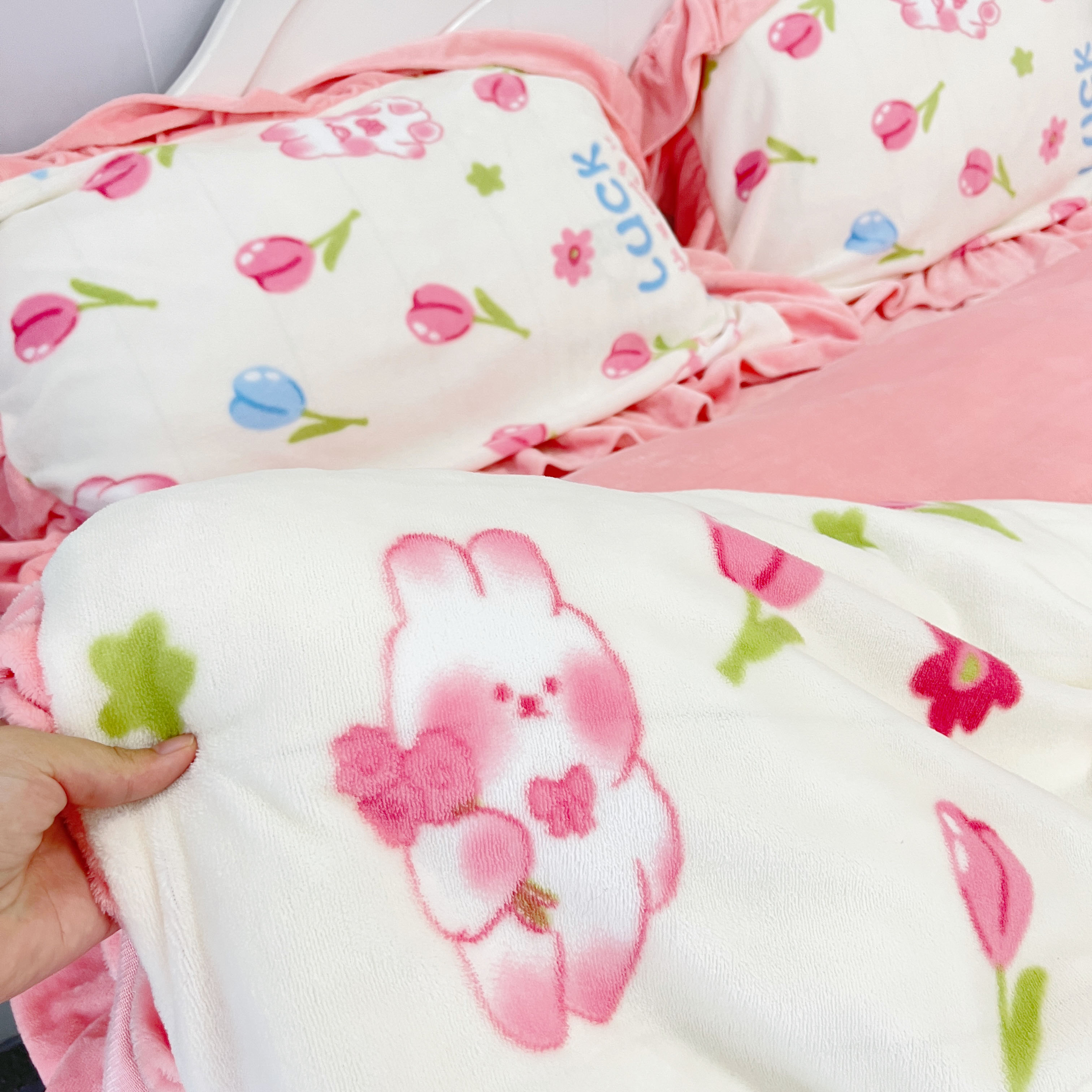 91家纺网 家纺一手货源 找家纺 花伞2022新款韩版高克重牛奶绒小清新四件套 韩版一株郁金香