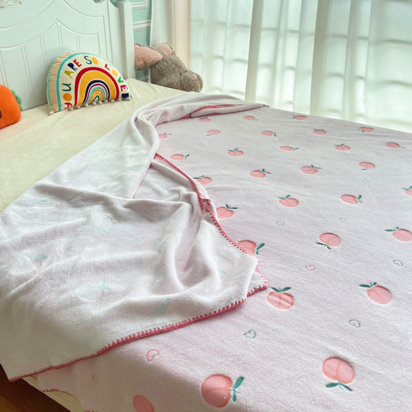 91家纺网 家纺一手货源 找家纺 大米家居 2023新款云朵绒多功能毯子 元気桃桃