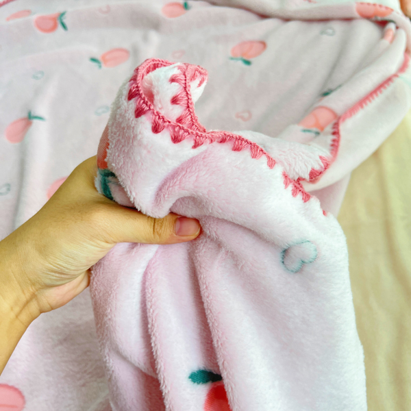 91家纺网 家纺一手货源 找家纺 大米家居 2023新款云朵绒多功能毯子 元気桃桃