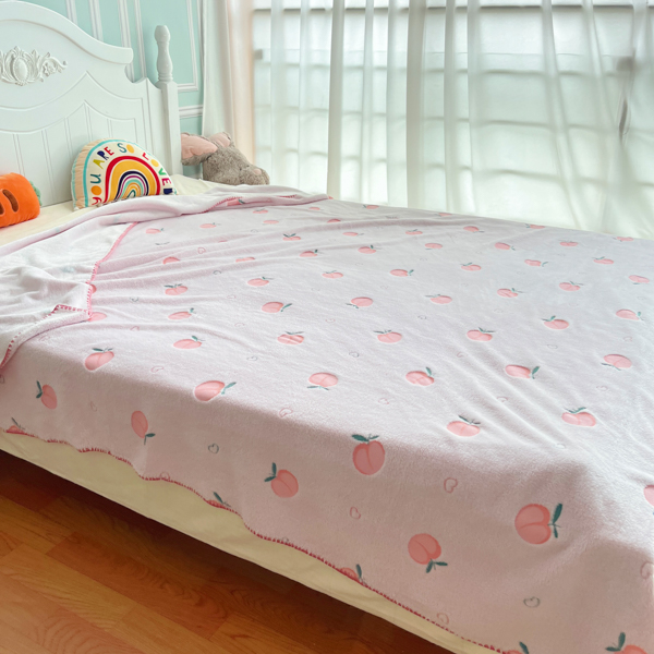 91家纺网 家纺一手货源 找家纺 大米家居 2023新款云朵绒多功能毯子 元気桃桃