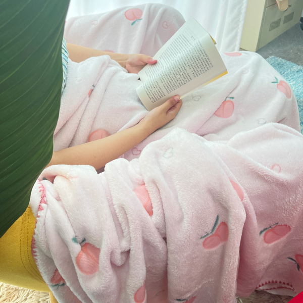 91家纺网 家纺一手货源 找家纺 大米家居 2023新款云朵绒多功能毯子 元気桃桃