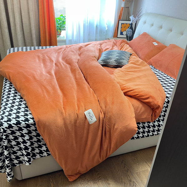 91家纺网 家纺一手货源 找家纺 花漾家居 2023新款秋冬新品千鸟格双拼牛奶绒四件套 暖阳桔