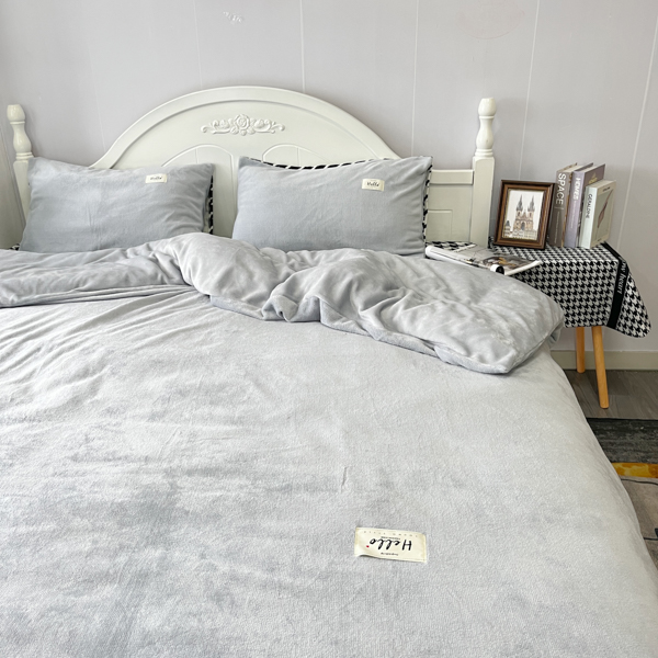 91家纺网 家纺一手货源 找家纺 花漾家居 2023新款秋冬新品千鸟格双拼牛奶绒四件套 伊甸灰