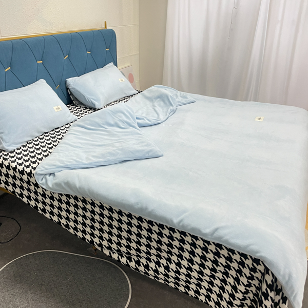 91家纺网 家纺一手货源 找家纺 花漾家居 2023新款秋冬新品千鸟格双拼牛奶绒四件套 天真蓝