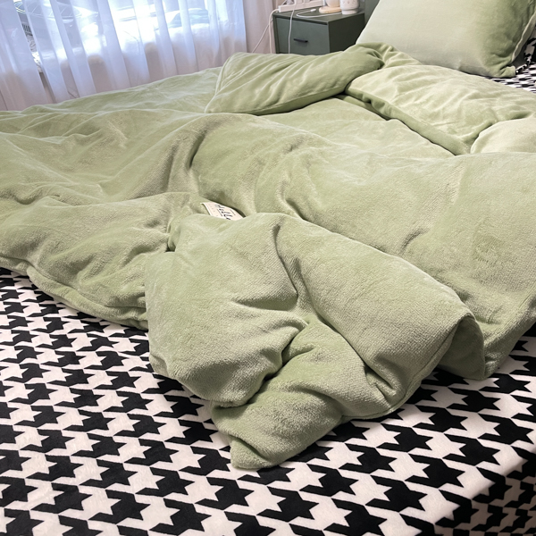 91家纺网 家纺一手货源 找家纺 花漾家居 2023新款秋冬新品千鸟格双拼牛奶绒四件套牛油果绿