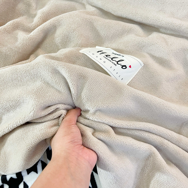 91家纺网 家纺一手货源 找家纺 花漾家居 2023新款秋冬新品千鸟格双拼牛奶绒四件套 奶咖