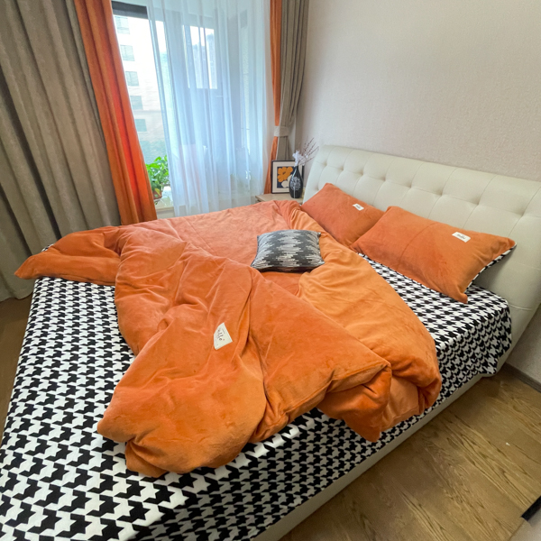 91家纺网 家纺一手货源 找家纺 （总）花漾家居 2023新款秋冬新品千鸟格双拼牛奶绒四件套