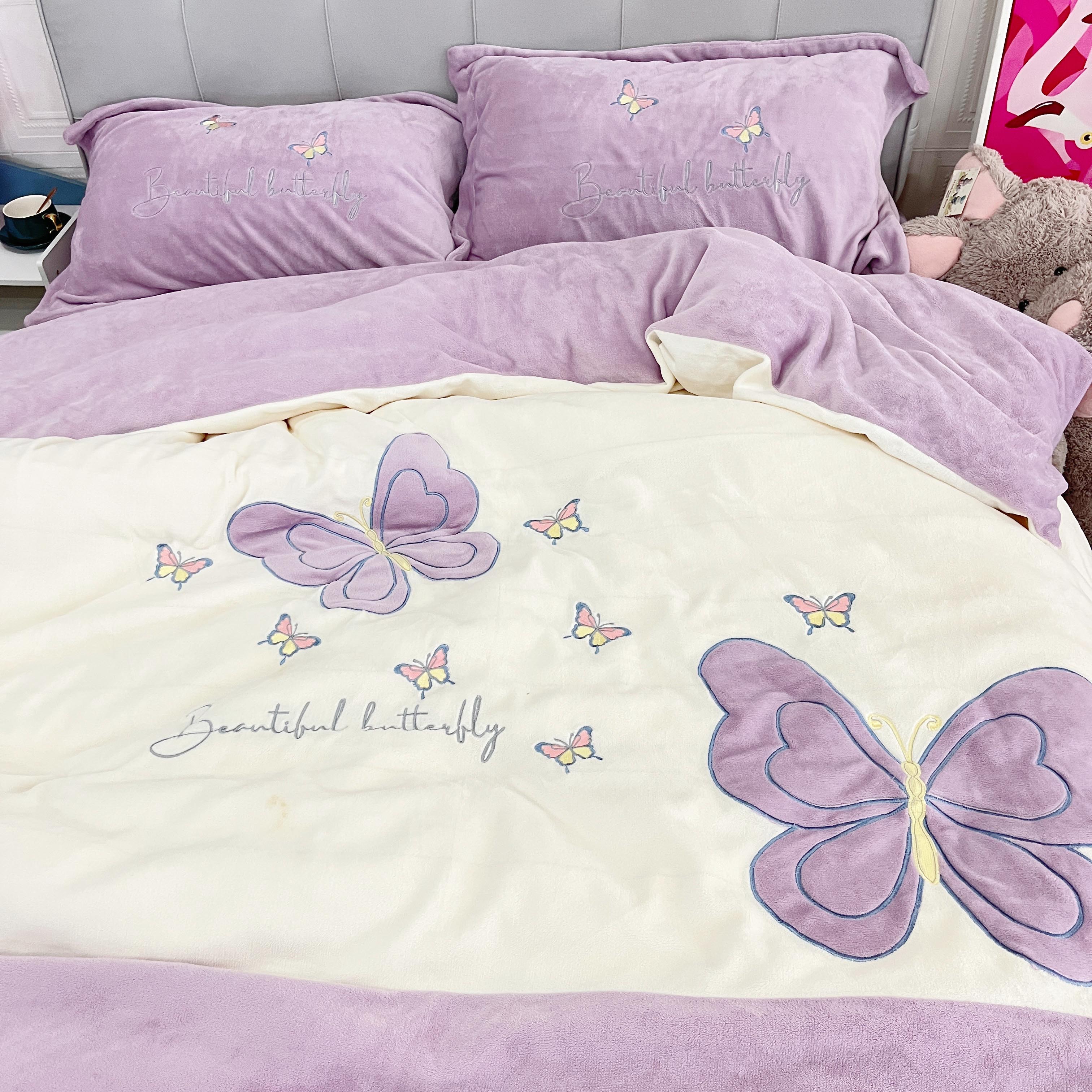 91家纺网 家纺一手货源 找家纺 你好美丽 刺绣款200克牛奶绒四件套（含买家秀）蝶雨纷飞紫