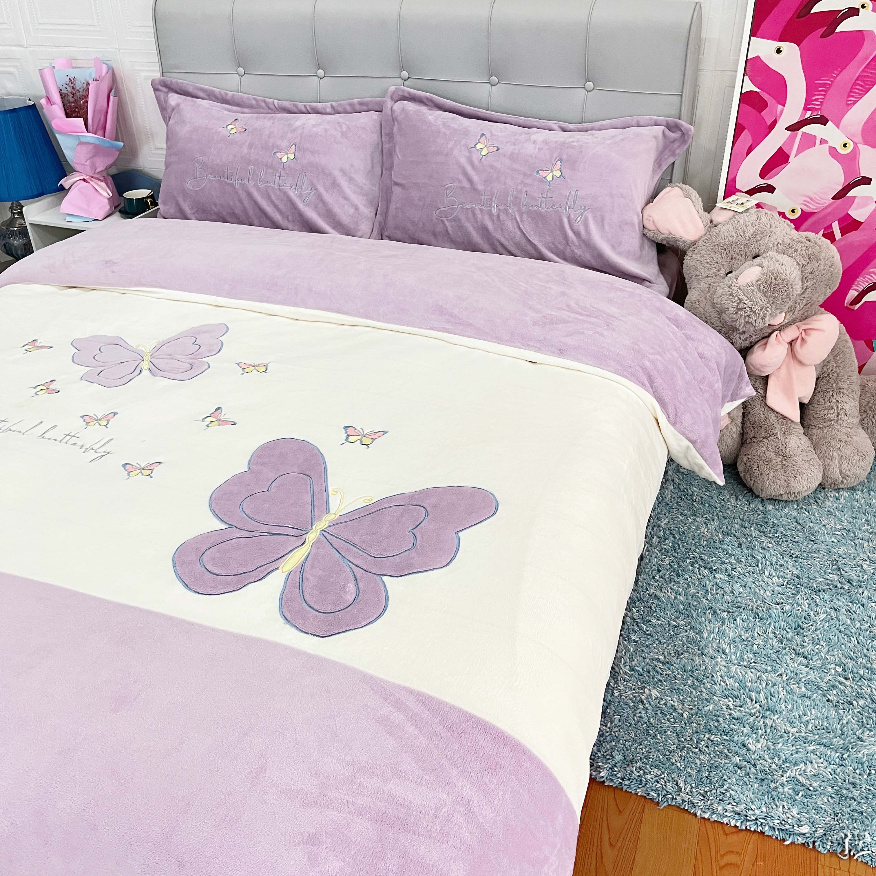 91家纺网 家纺一手货源 找家纺 你好美丽 刺绣款200克牛奶绒四件套（含买家秀）蝶雨纷飞紫