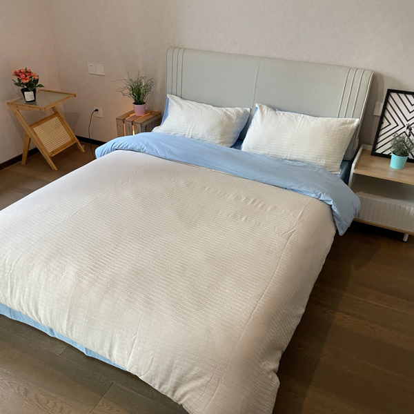 91家纺网 家纺一手货源 找家纺 沐晴2022新款简约纯棉双拼泡泡纱全棉床单床笠款四件套天空蓝