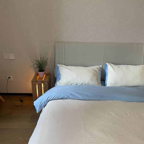 91家纺网 家纺一手货源 找家纺 沐晴2022新款简约纯棉双拼泡泡纱全棉床单床笠款四件套天空蓝