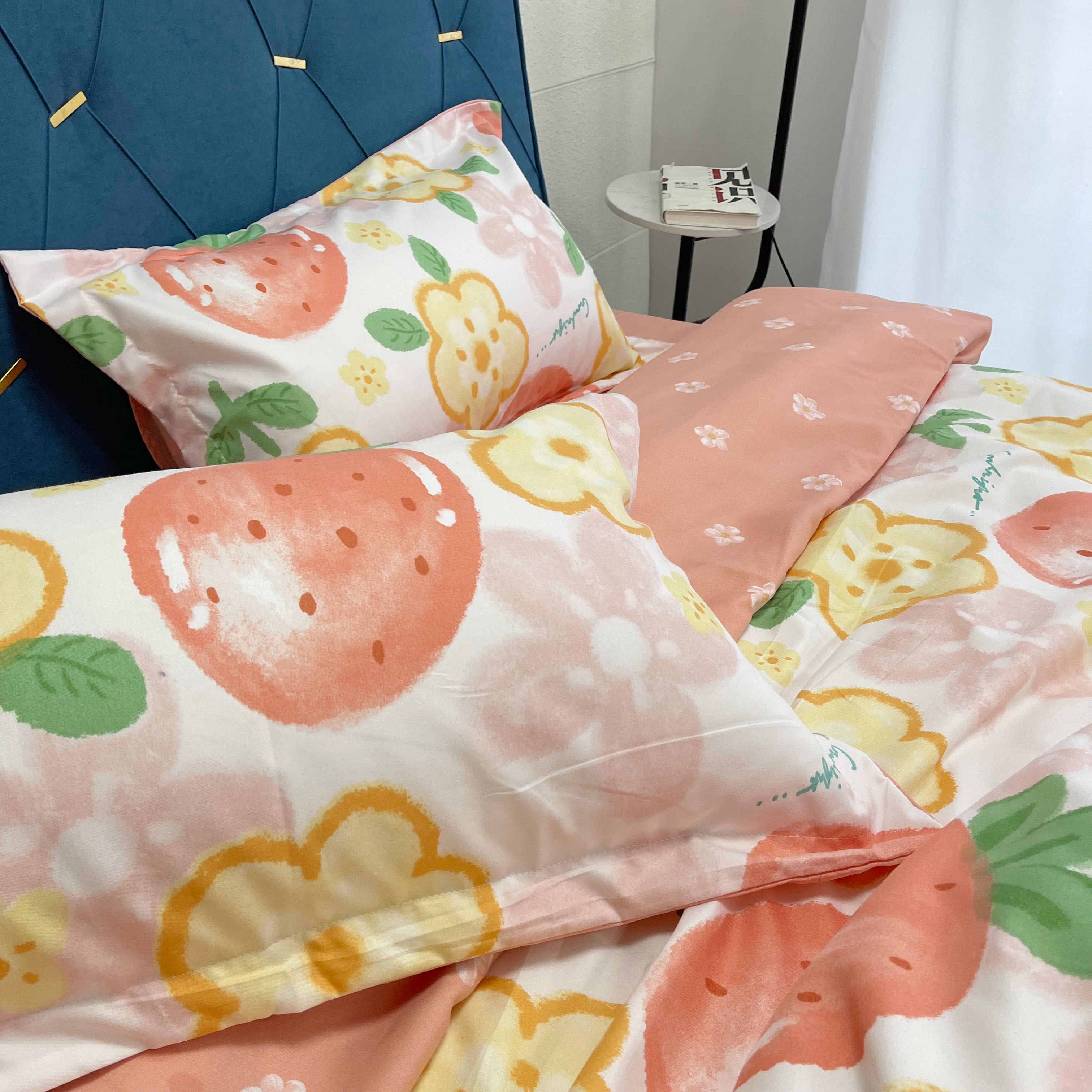 91家纺网 家纺一手货源 找家纺 艾橙2022秋冬新款140g植物羊绒磨毛四件套系列 草莓物语