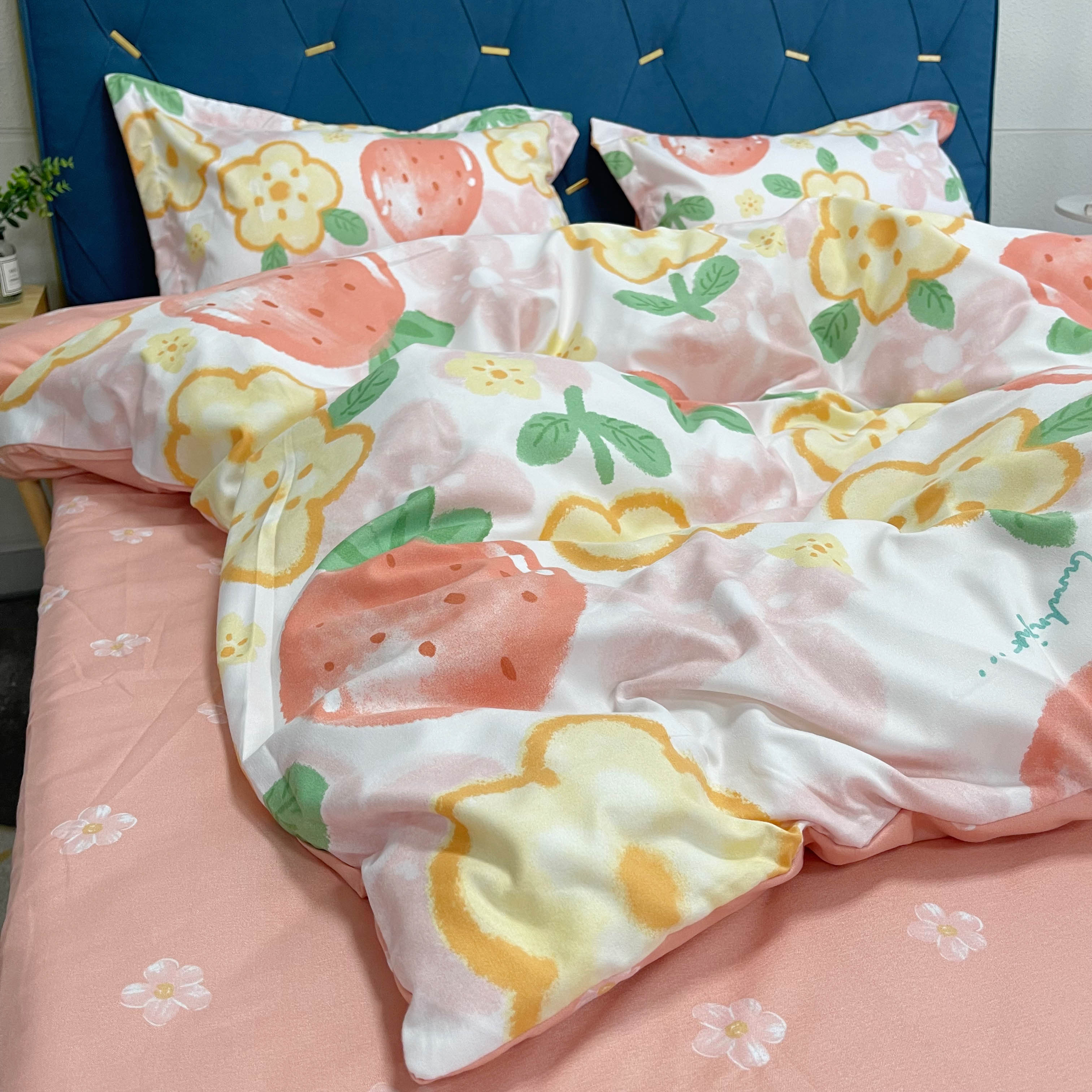 91家纺网 家纺一手货源 找家纺 艾橙2022秋冬新款140g植物羊绒磨毛四件套系列 草莓物语