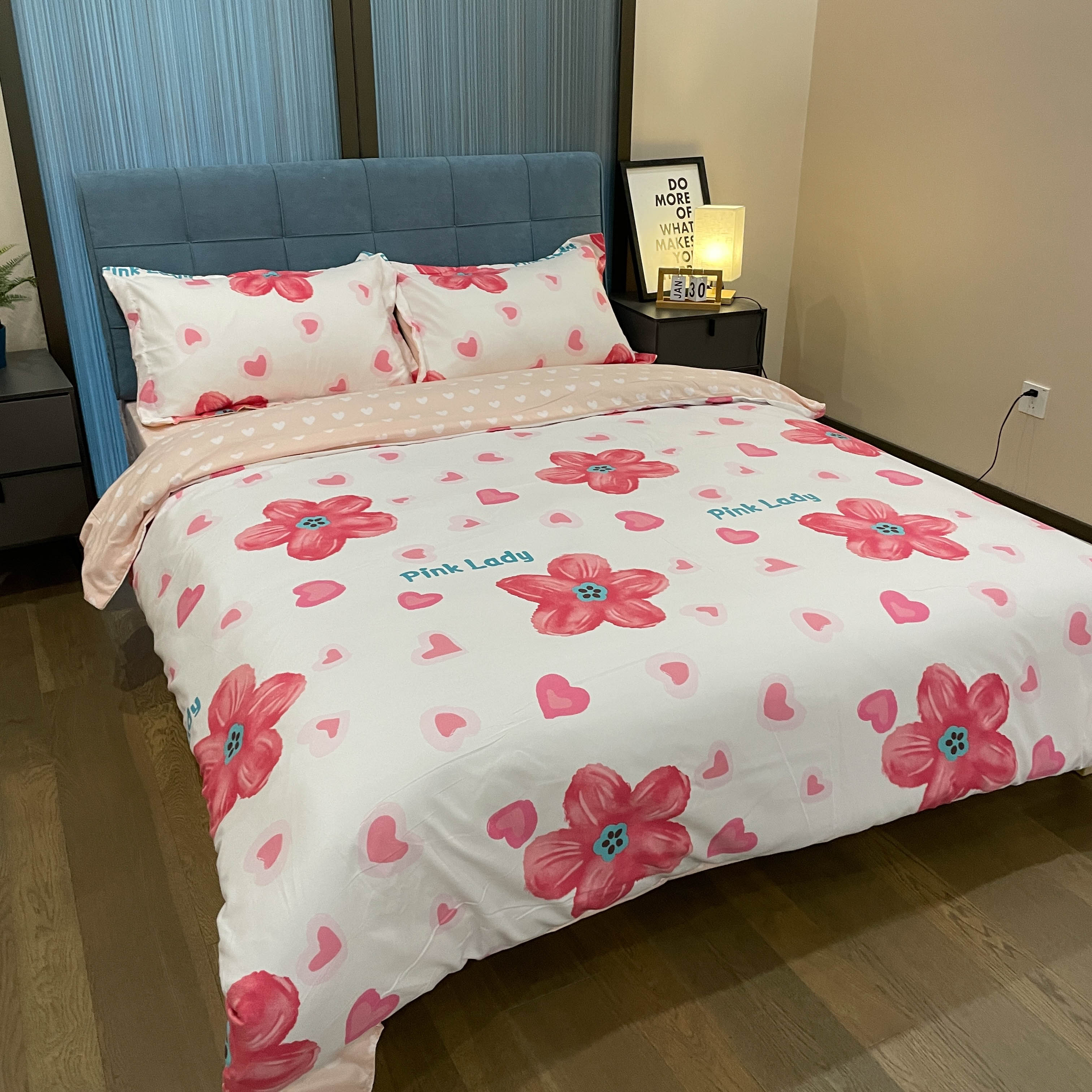 91家纺网 家纺一手货源 找家纺 艾橙2022秋冬新款140g植物羊绒磨毛四件套系列 花舞爱恋