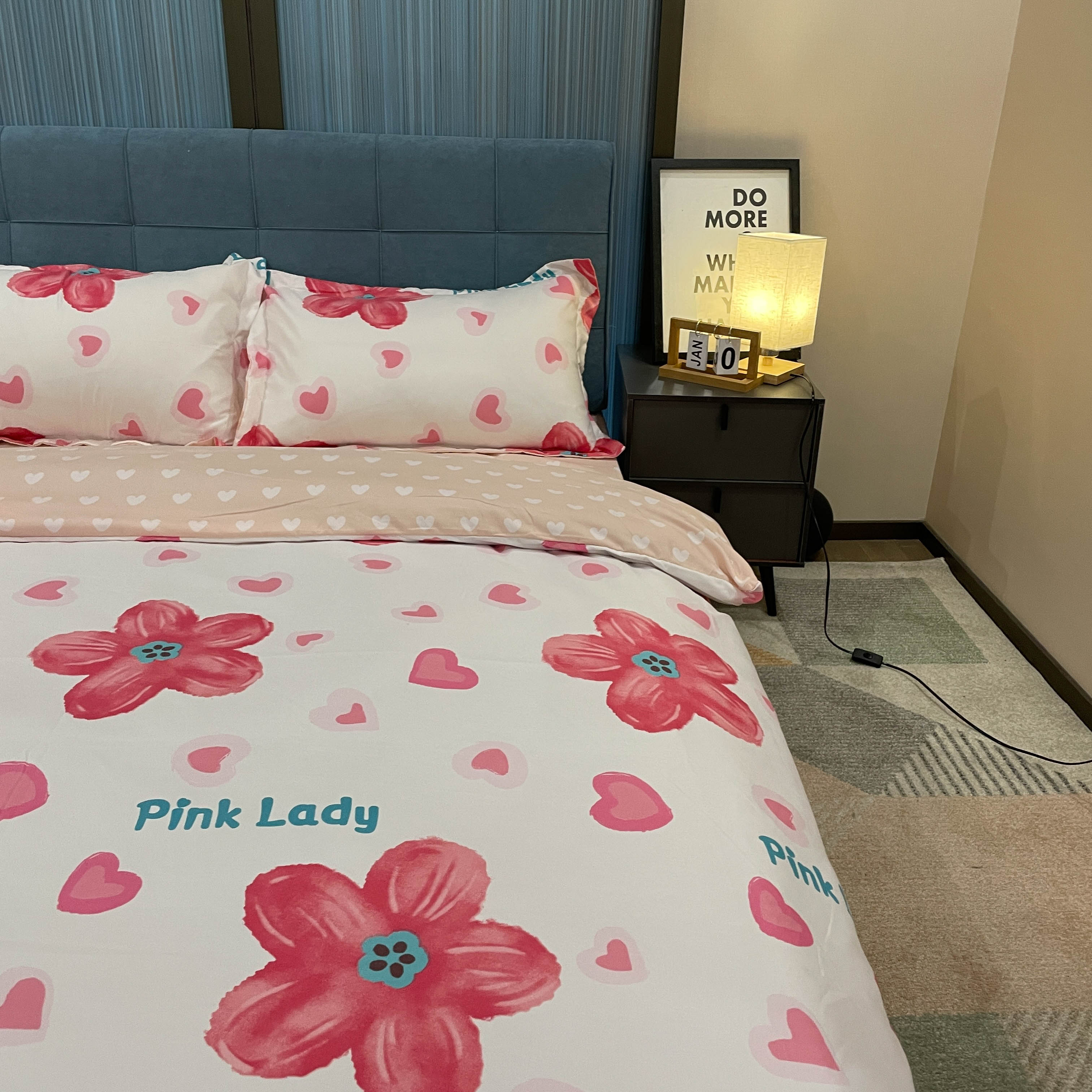 91家纺网 家纺一手货源 找家纺 艾橙2022秋冬新款140g植物羊绒磨毛四件套系列 花舞爱恋