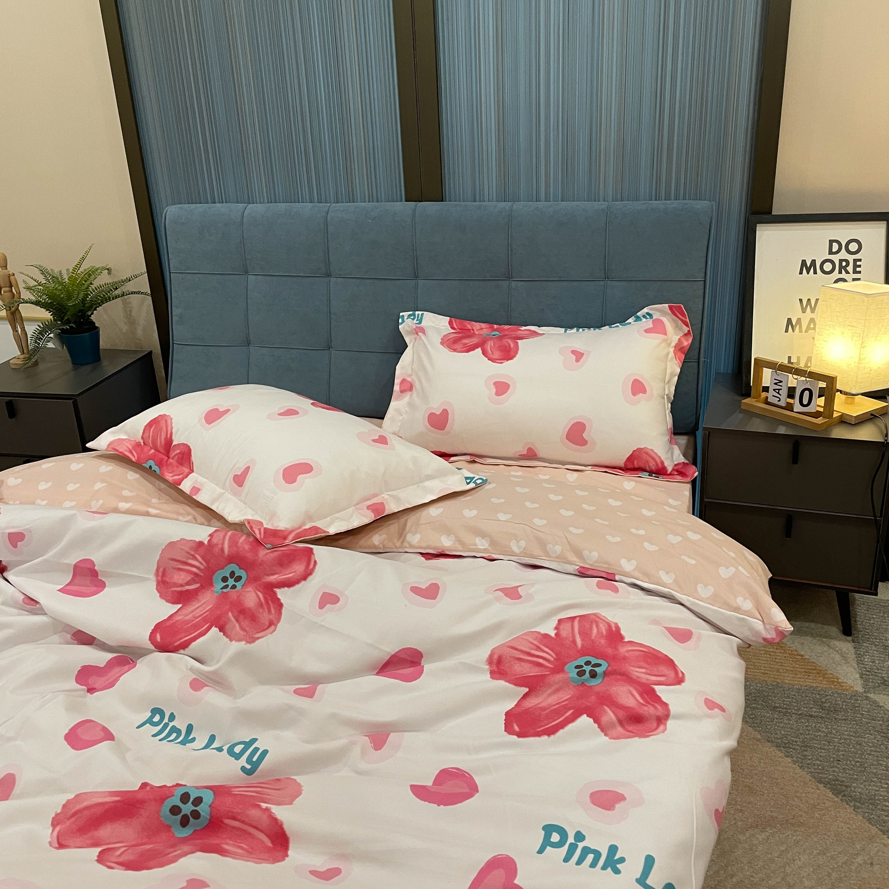 91家纺网 家纺一手货源 找家纺 艾橙2022秋冬新款140g植物羊绒磨毛四件套系列 花舞爱恋