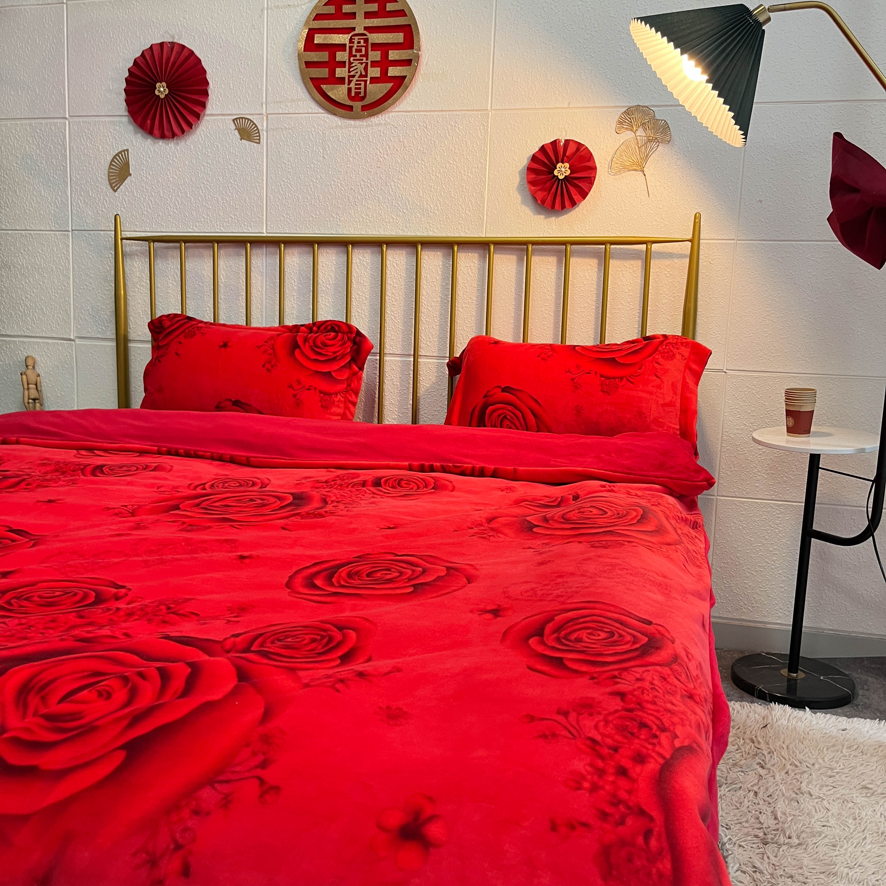 91家纺网 家纺一手货源 找家纺 金麦家纺 新款婚庆牛奶绒印花婚庆被大红喜被四件套 玫瑰情缘