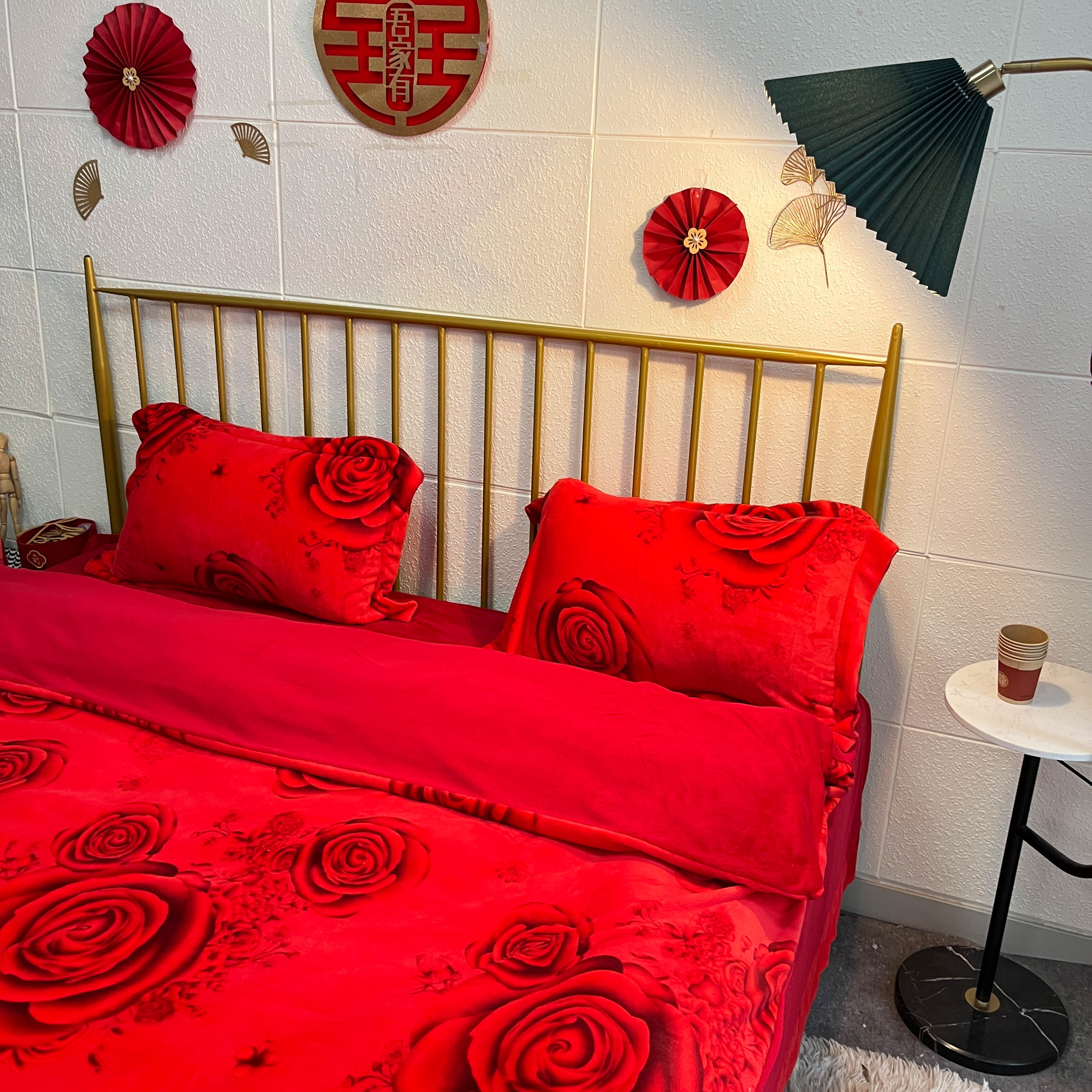 91家纺网 家纺一手货源 找家纺 金麦家纺 新款婚庆牛奶绒印花婚庆被大红喜被四件套 玫瑰情缘