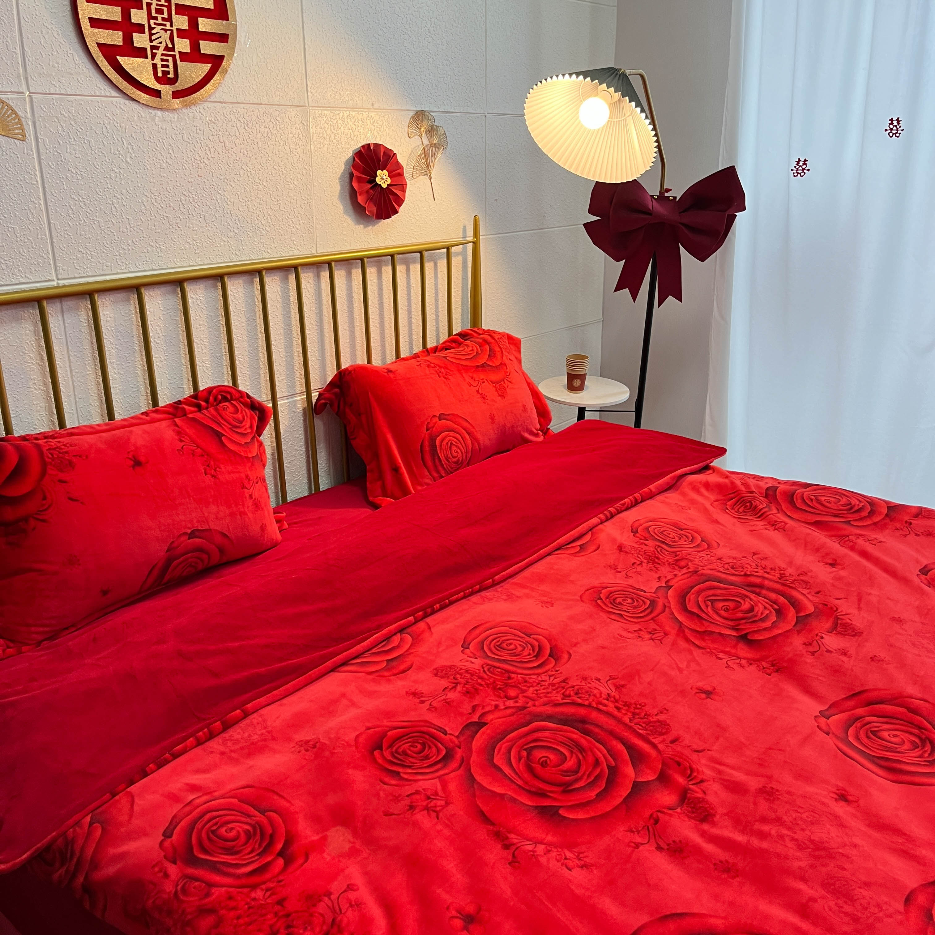 91家纺网 家纺一手货源 找家纺 金麦家纺 新款婚庆牛奶绒印花婚庆被大红喜被四件套 玫瑰情缘