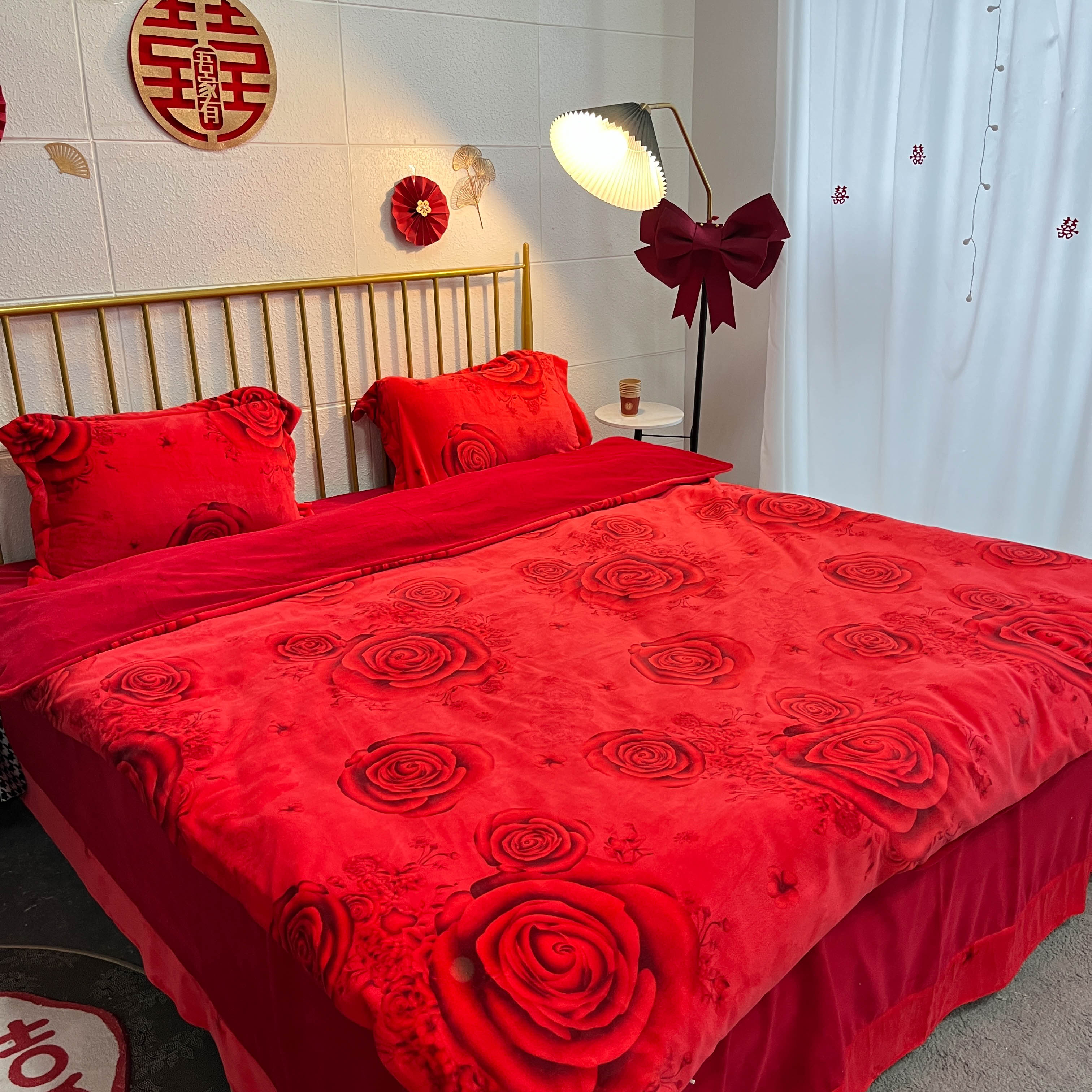 91家纺网 家纺一手货源 找家纺 金麦家纺 新款婚庆牛奶绒印花婚庆被大红喜被四件套 玫瑰情缘