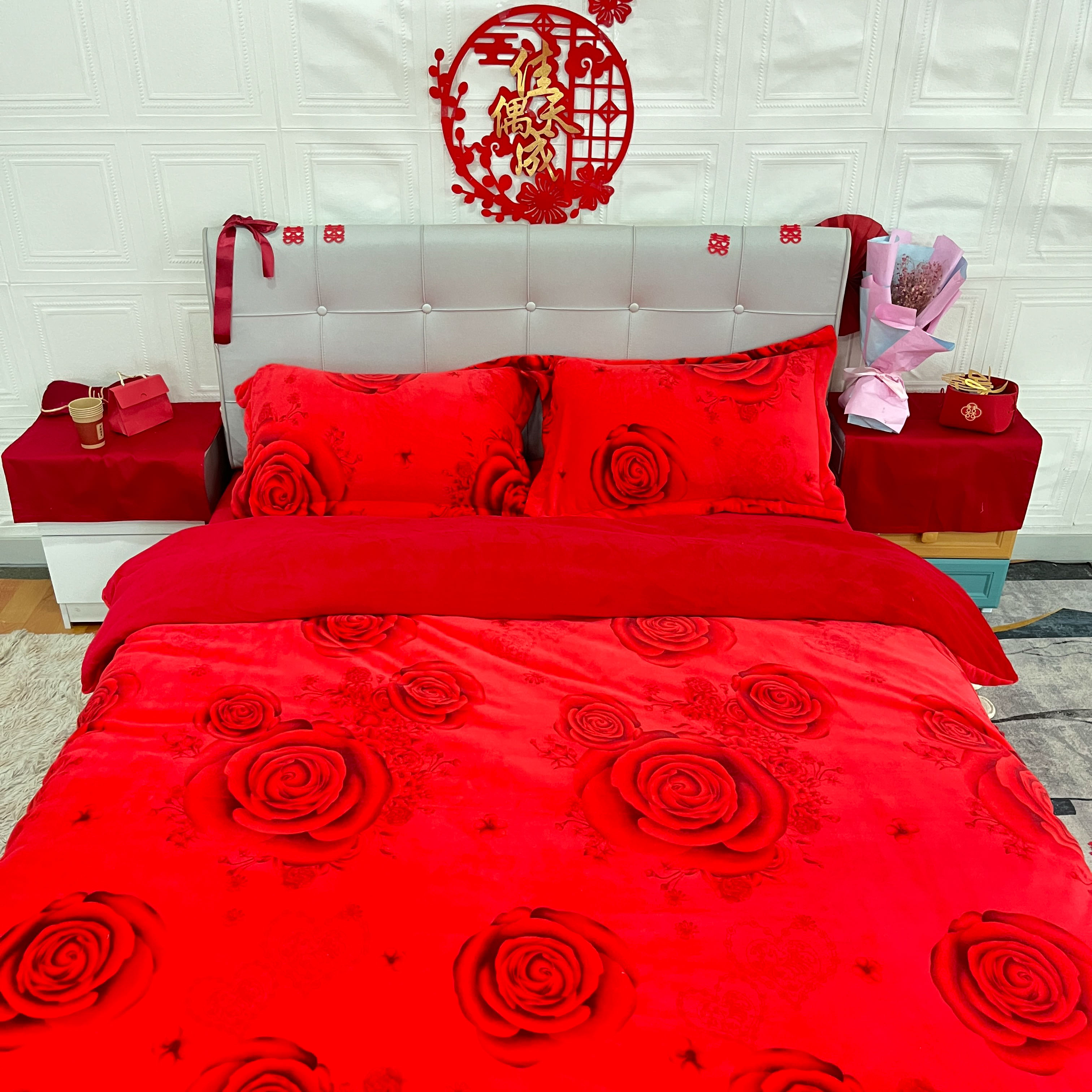 91家纺网 家纺一手货源 找家纺 金麦家纺 新款婚庆牛奶绒印花婚庆被大红喜被四件套 玫瑰情缘