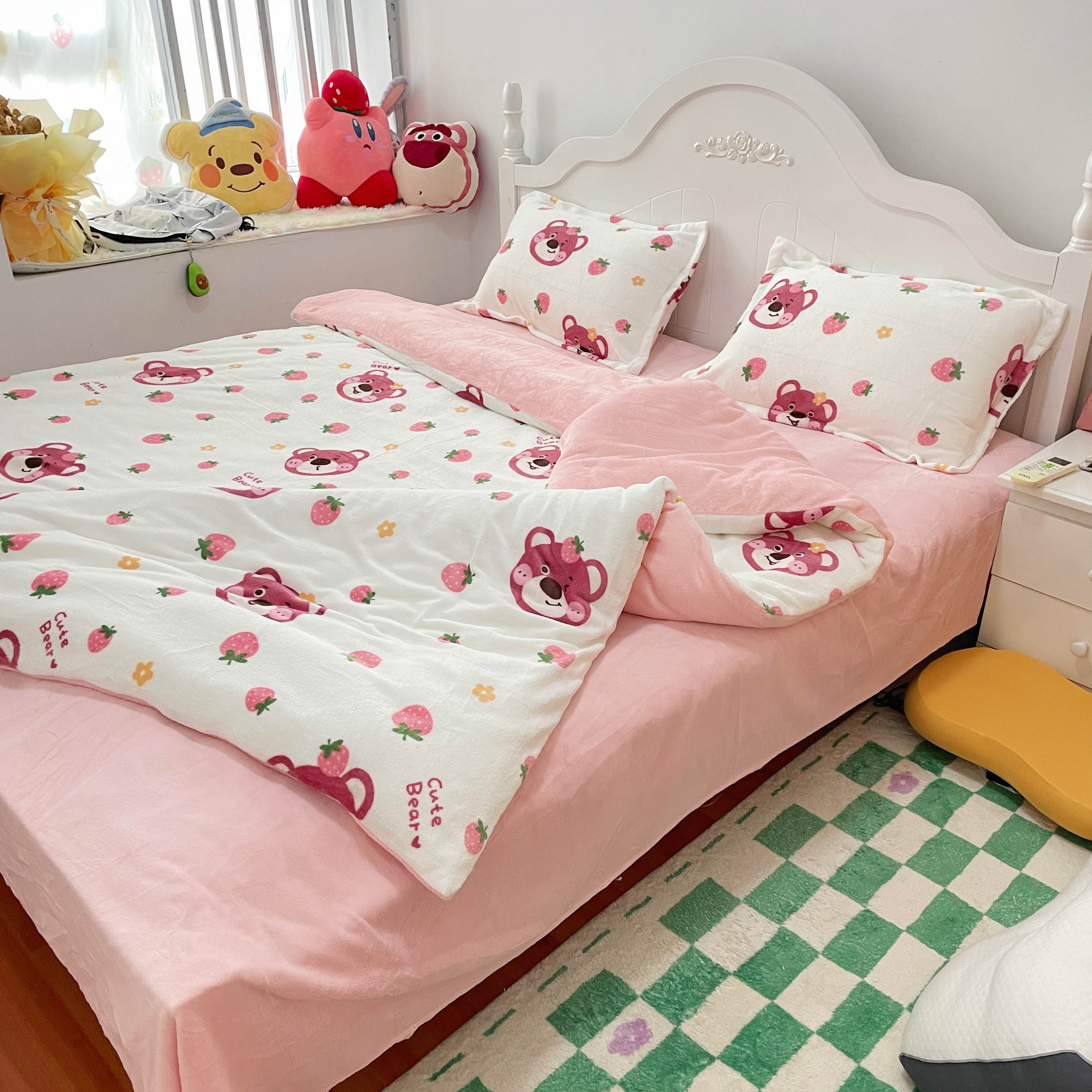 91家纺网 家纺一手货源 找家纺 川悦生活2022供货高克重小清新牛奶绒印花四件套 草莓小花熊