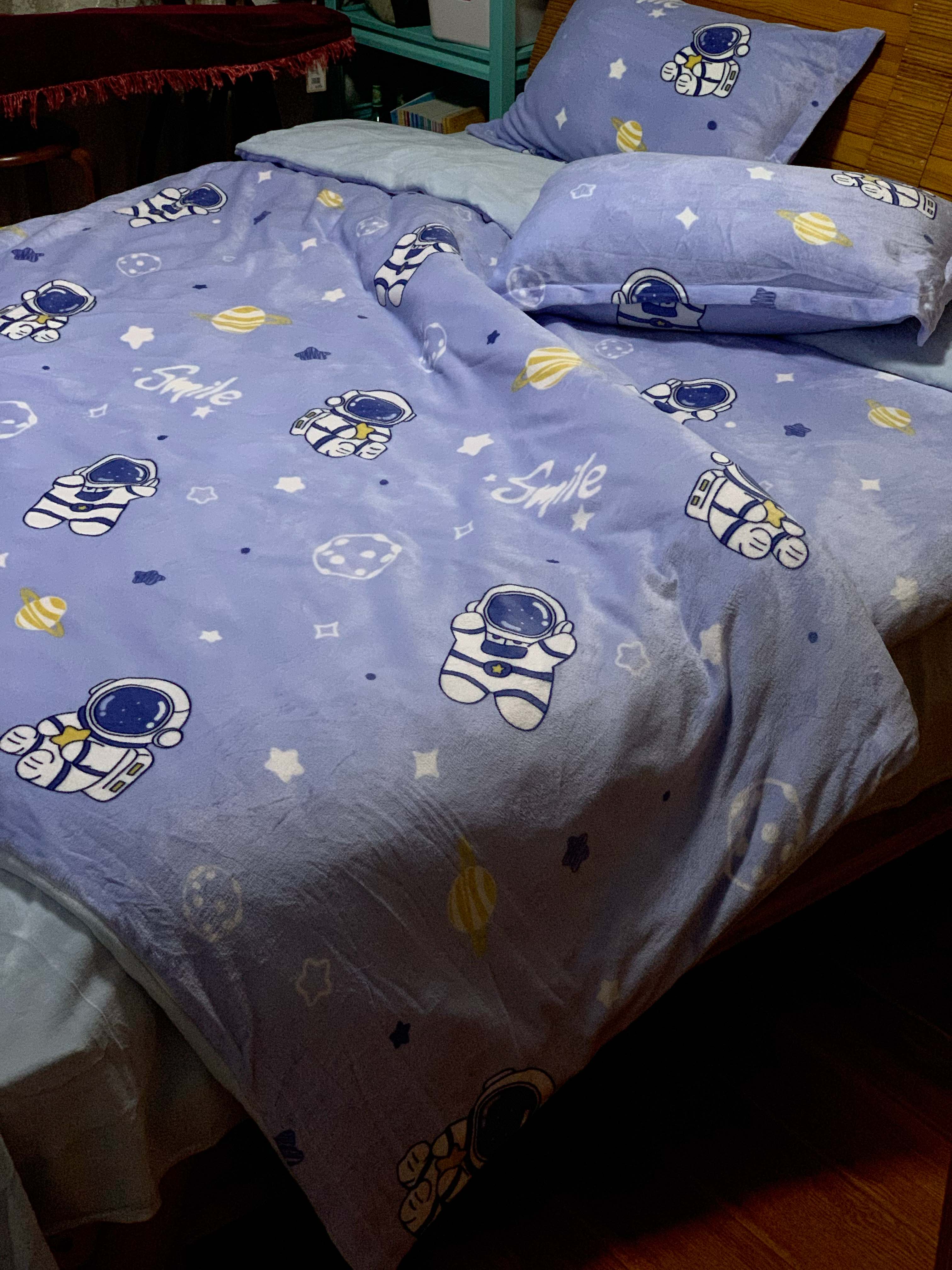 91家纺网 家纺一手货源 找家纺 川悦生活2022供货高克重小清新牛奶绒印花四件套 星星宇航员