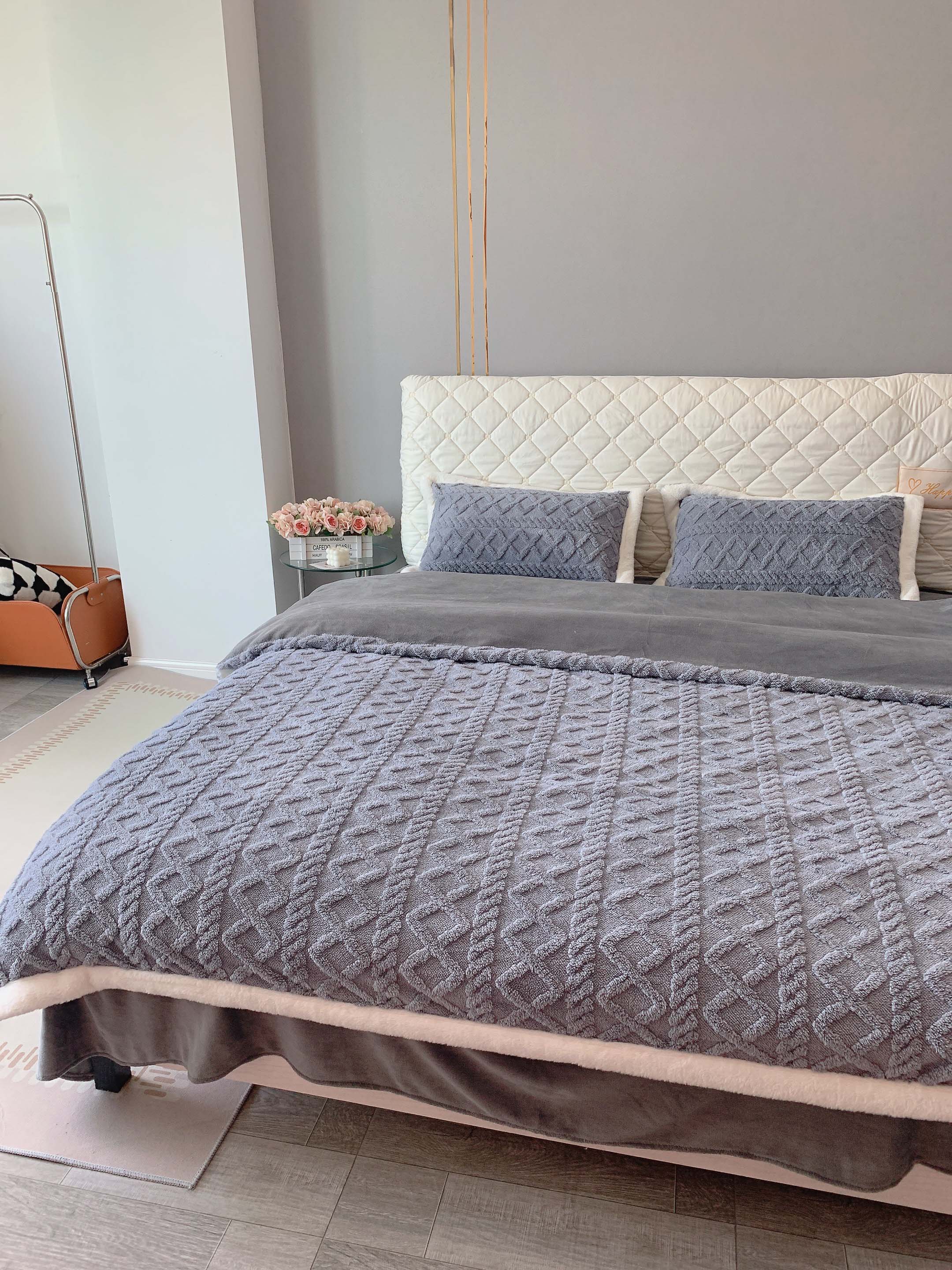 91家纺网 家纺一手货源 找家纺 潮邦2025【含买家秀】塔芙绒牛奶绒轻奢保暖四件套 塔芙蓝灰