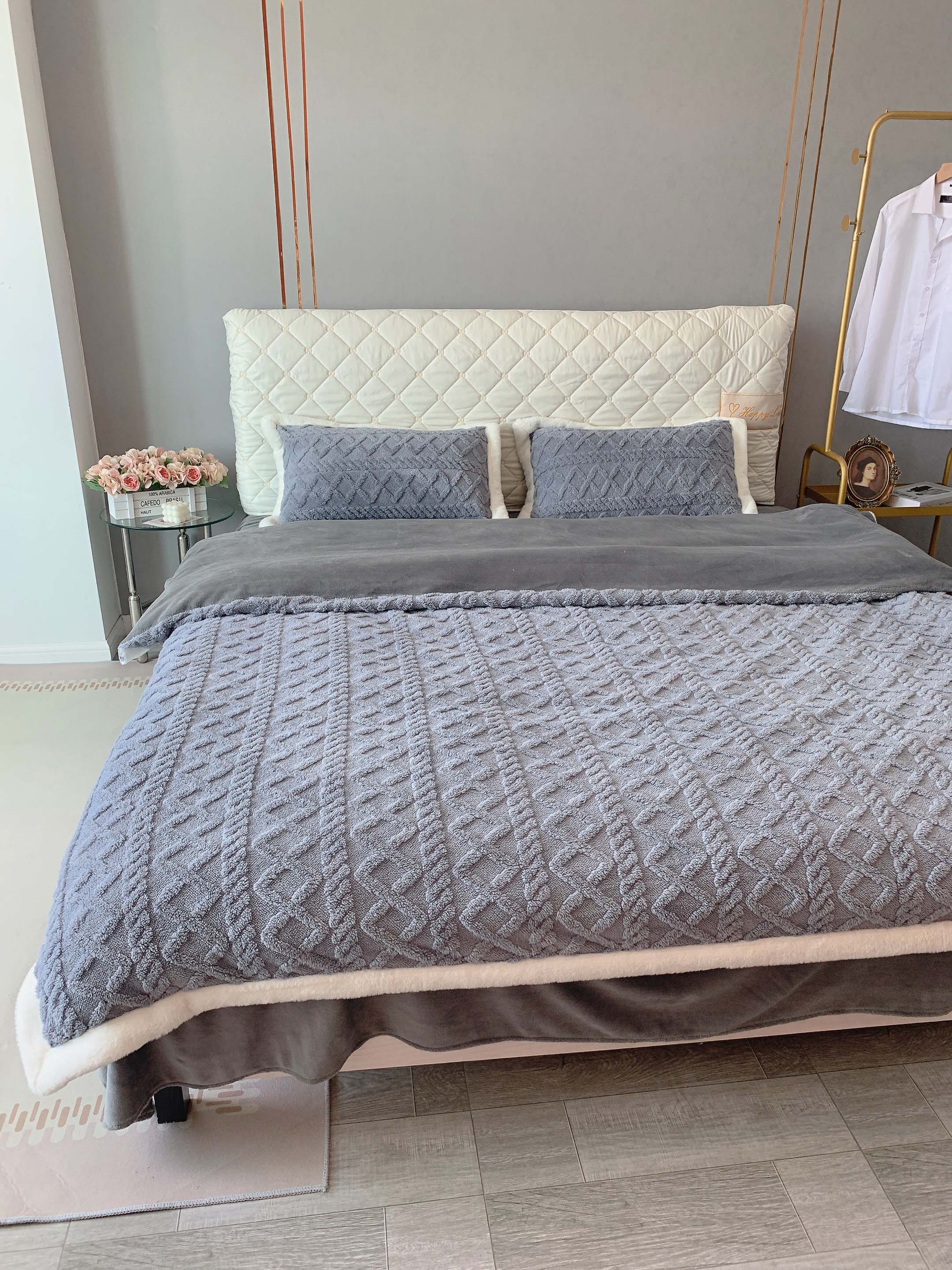 91家纺网 家纺一手货源 找家纺 潮邦2025【含买家秀】塔芙绒牛奶绒轻奢保暖四件套 塔芙蓝灰