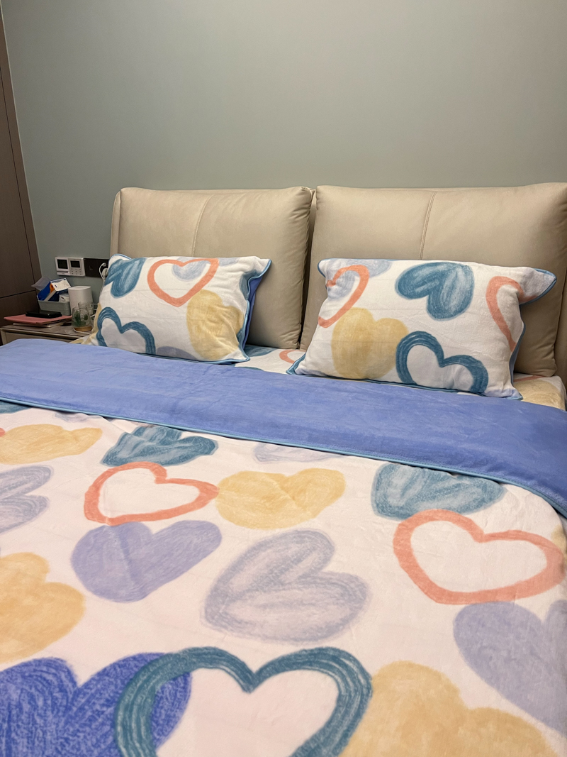 91家纺网 家纺一手货源 找家纺 金鑫汇 2022新款牛奶绒四件套系列 爱心