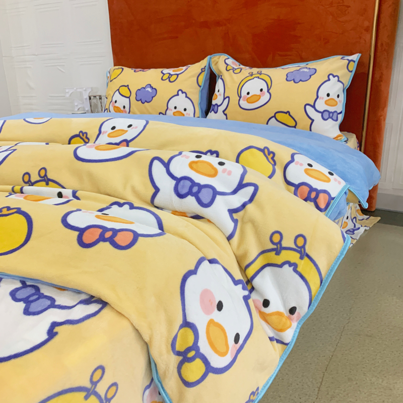91家纺网 家纺一手货源 找家纺 金鑫汇 2022新款牛奶绒四件套系列 欢乐鸭-黄
