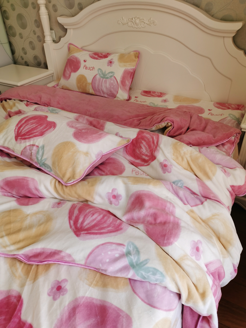 91家纺网 家纺一手货源 找家纺 金鑫汇 2022新款牛奶绒四件套系列 粉波波