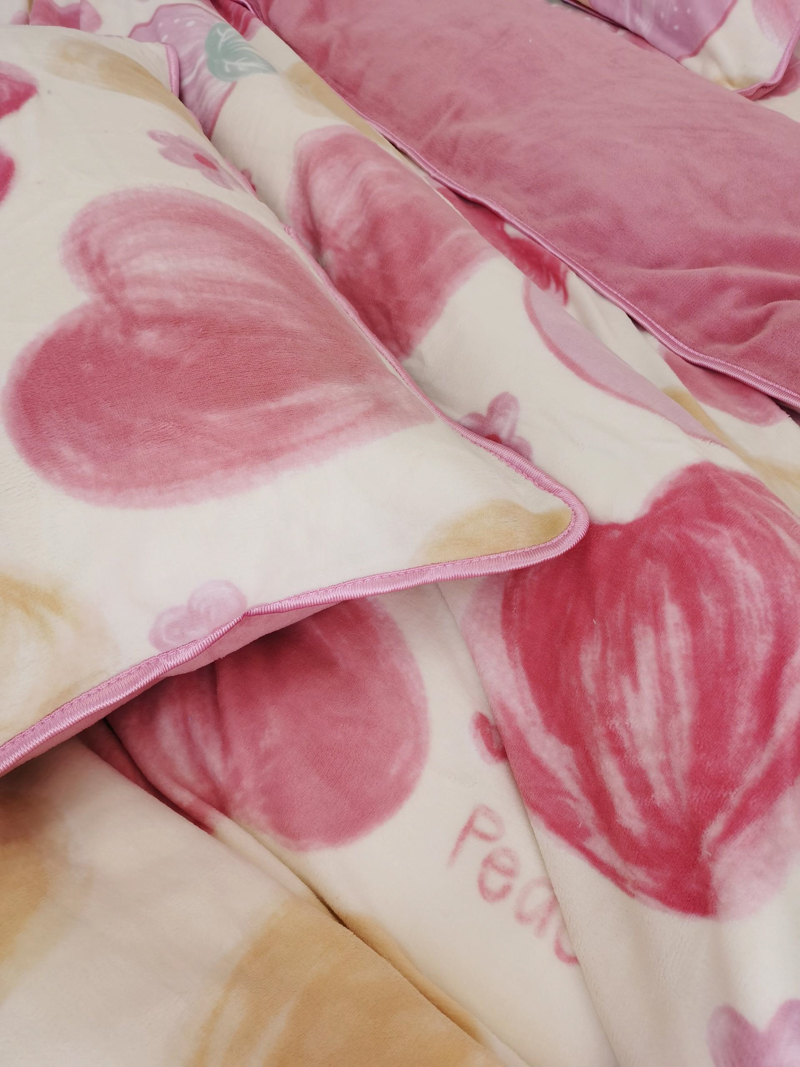 91家纺网 家纺一手货源 找家纺 金鑫汇 2022新款牛奶绒四件套系列 粉波波