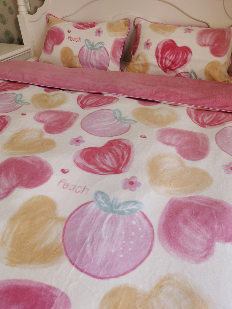 91家纺网 家纺一手货源 找家纺 金鑫汇 2022新款牛奶绒四件套系列 粉波波