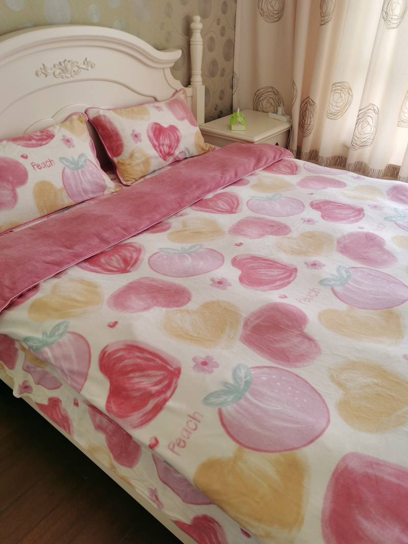 91家纺网 家纺一手货源 找家纺 金鑫汇 2022新款牛奶绒四件套系列 粉波波