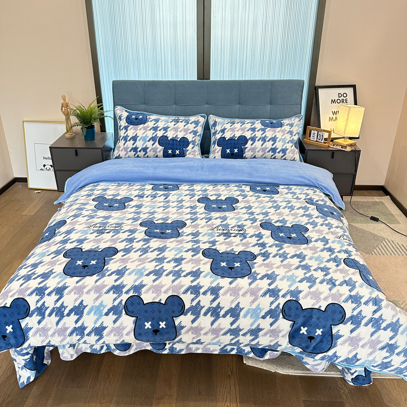 91家纺网 家纺一手货源 找家纺 金鑫汇 2022新款牛奶绒四件套系列 绅士熊-兰