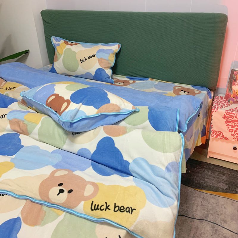 91家纺网 家纺一手货源 找家纺 金鑫汇 2022新款牛奶绒四件套系列 开心熊-米白