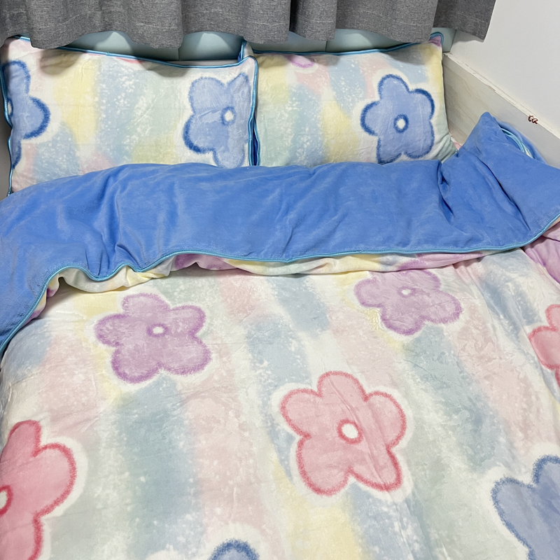 91家纺网 家纺一手货源 找家纺 金鑫汇 2022新款牛奶绒四件套系列 五叶花朵