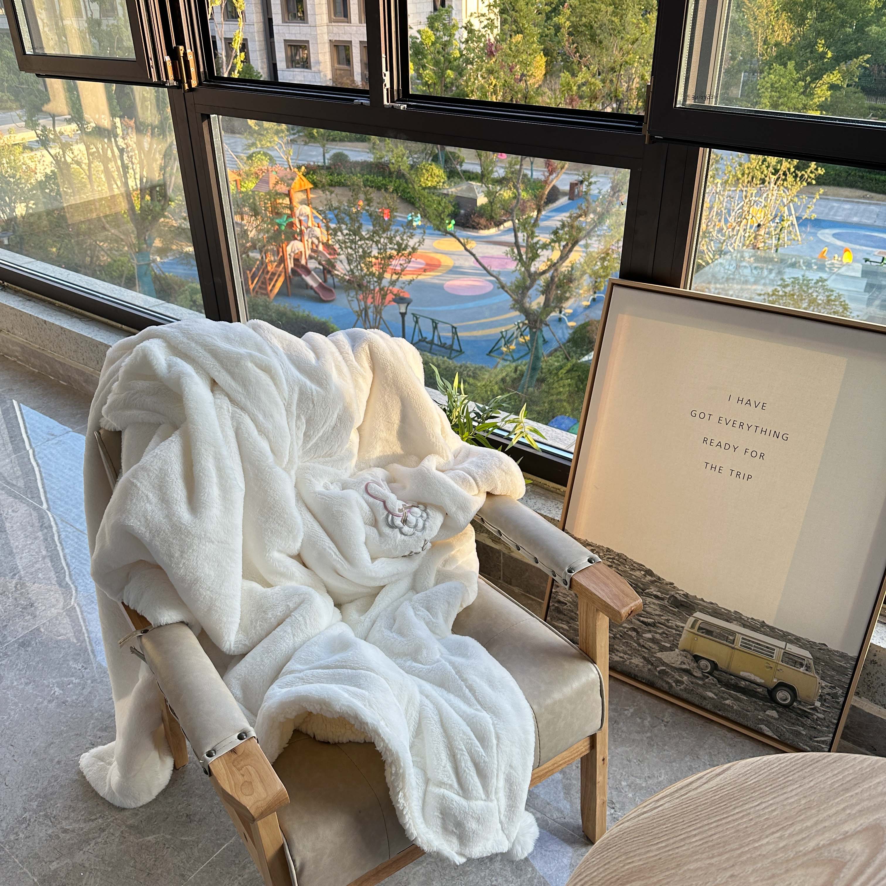 91家纺网 家纺一手货源 找家纺 潮邦2025新款仿兔毛羊羔绒毛球毯含买家秀 绣花款白