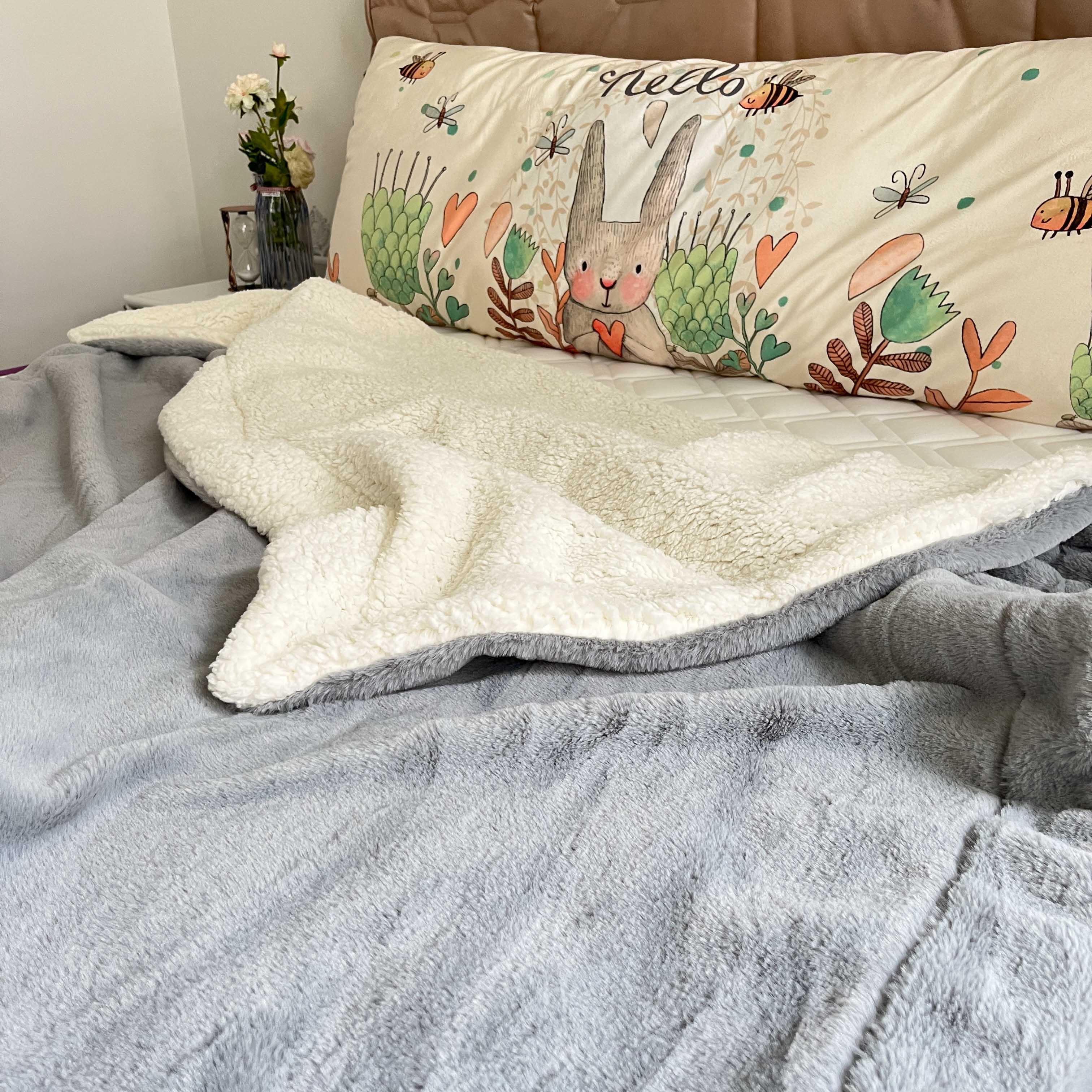 91家纺网 家纺一手货源 找家纺 潮邦2025新款仿兔毛羊羔绒毛球毯含买家秀 绣花款灰