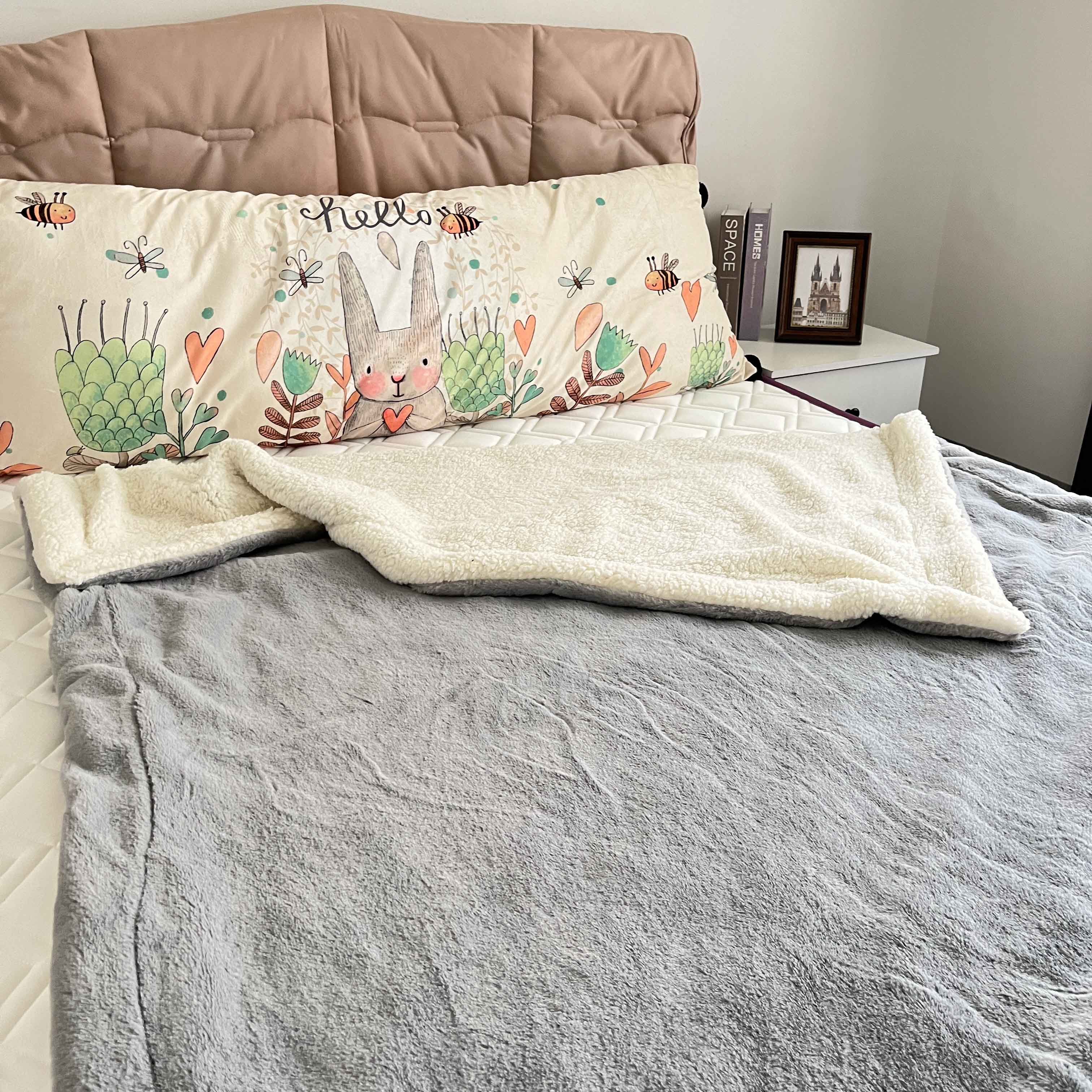 91家纺网 家纺一手货源 找家纺 潮邦2025新款仿兔毛羊羔绒毛球毯含买家秀 绣花款灰