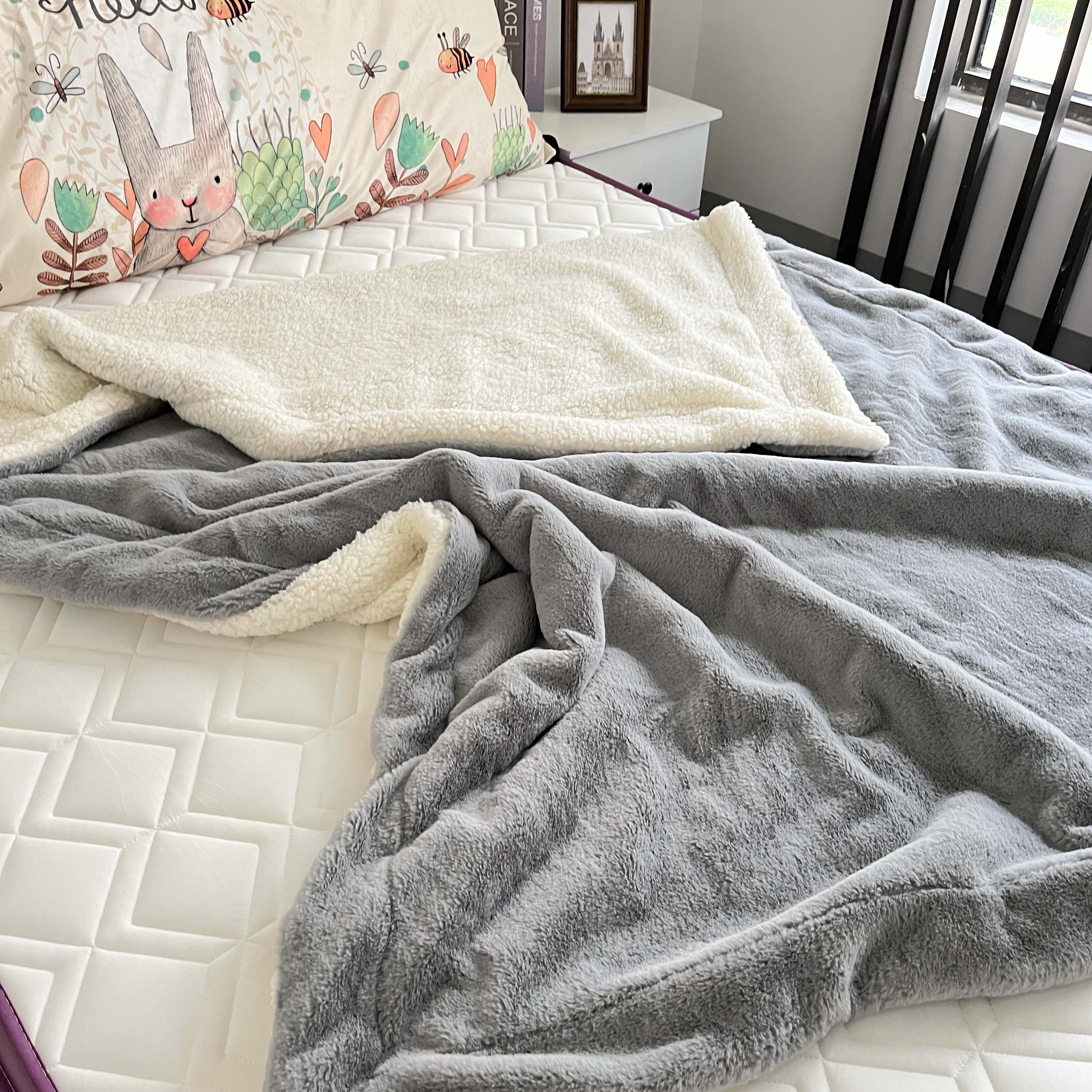 91家纺网 家纺一手货源 找家纺 潮邦2025新款仿兔毛羊羔绒毛球毯含买家秀 绣花款灰