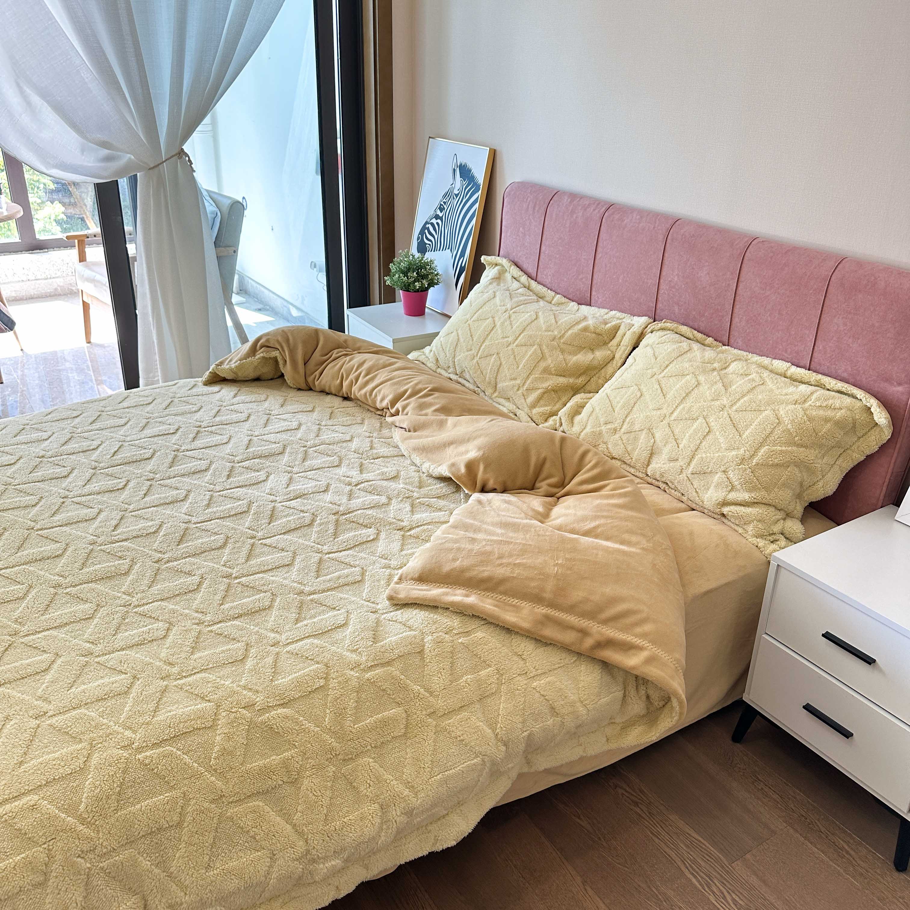 91家纺网 家纺一手货源 找家纺 呗旺鹿2022新A类高克重ykk拉链提花牛奶绒四件套直播格调